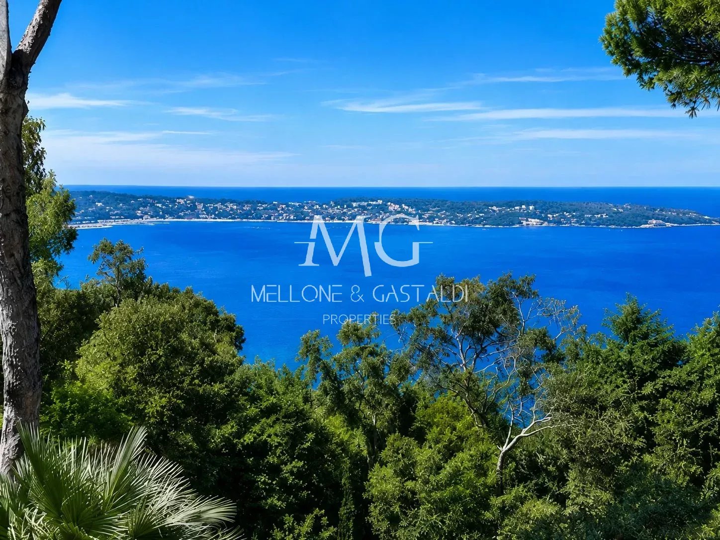CANNES CALIFORNIE – PROPRIÉTÉ DE CHARME À RÉNOVER AVEC VUE MER PANORAMIQUE SUR LE CAP D’ANTIBES