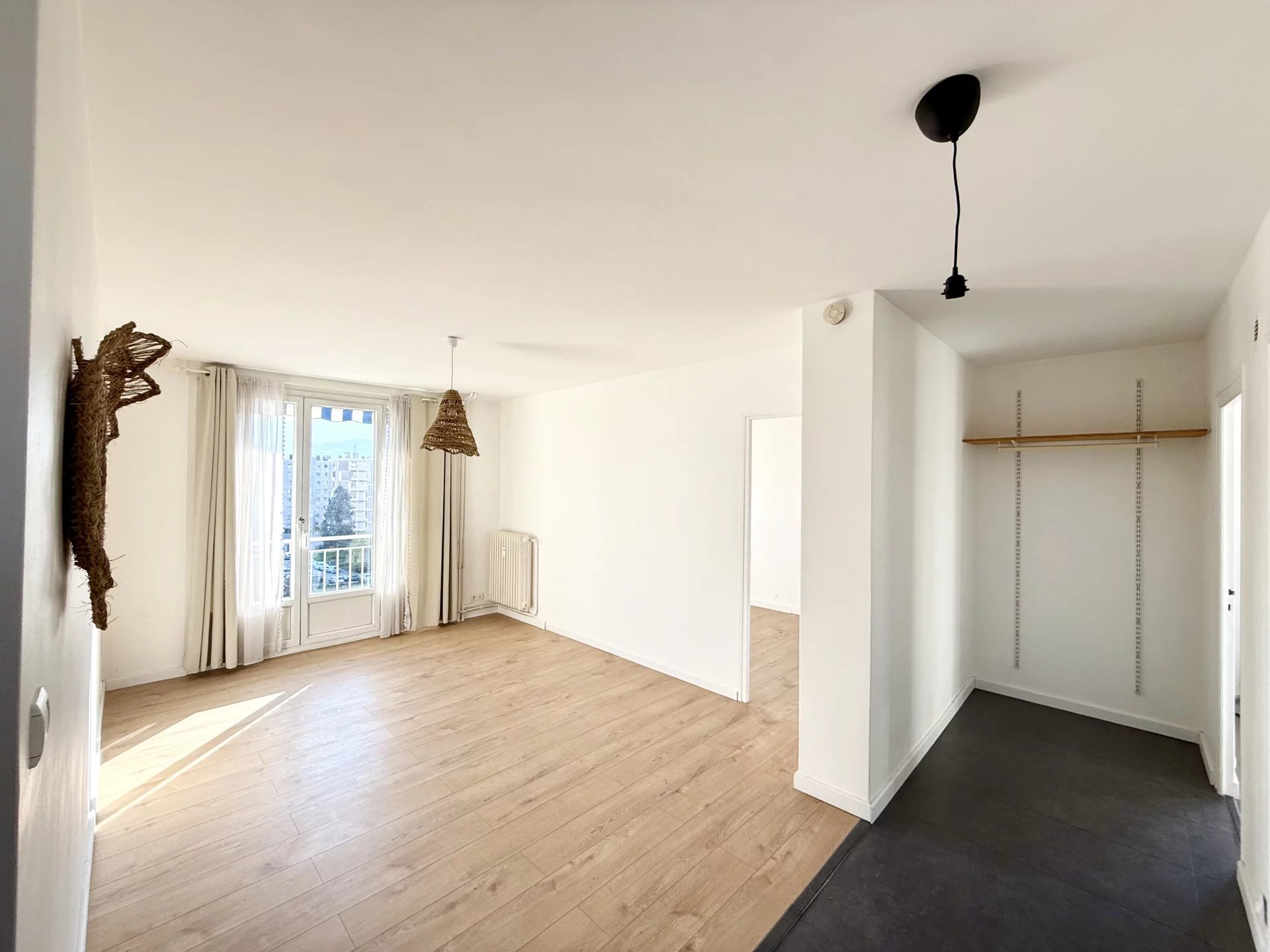 T3 lumineux avec vue montagnes