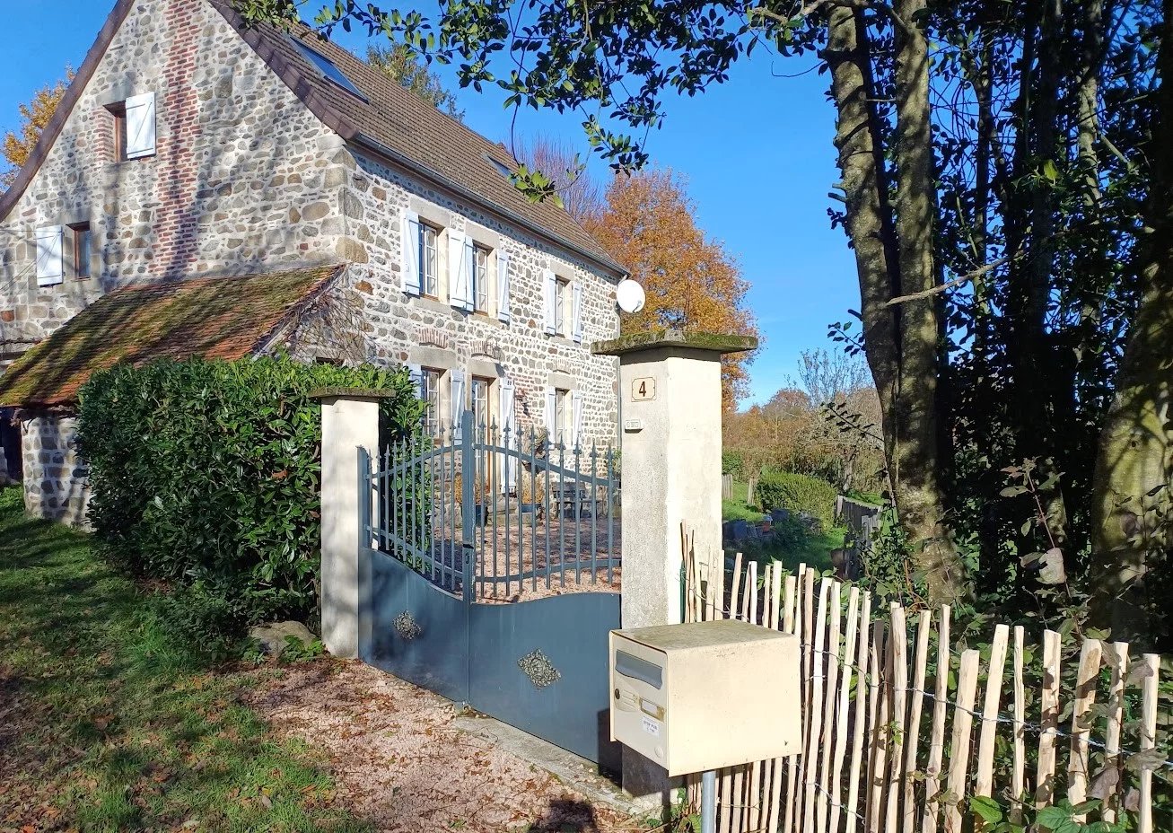 Beautiful, natural stone, house for sale in the Puy de Dôme