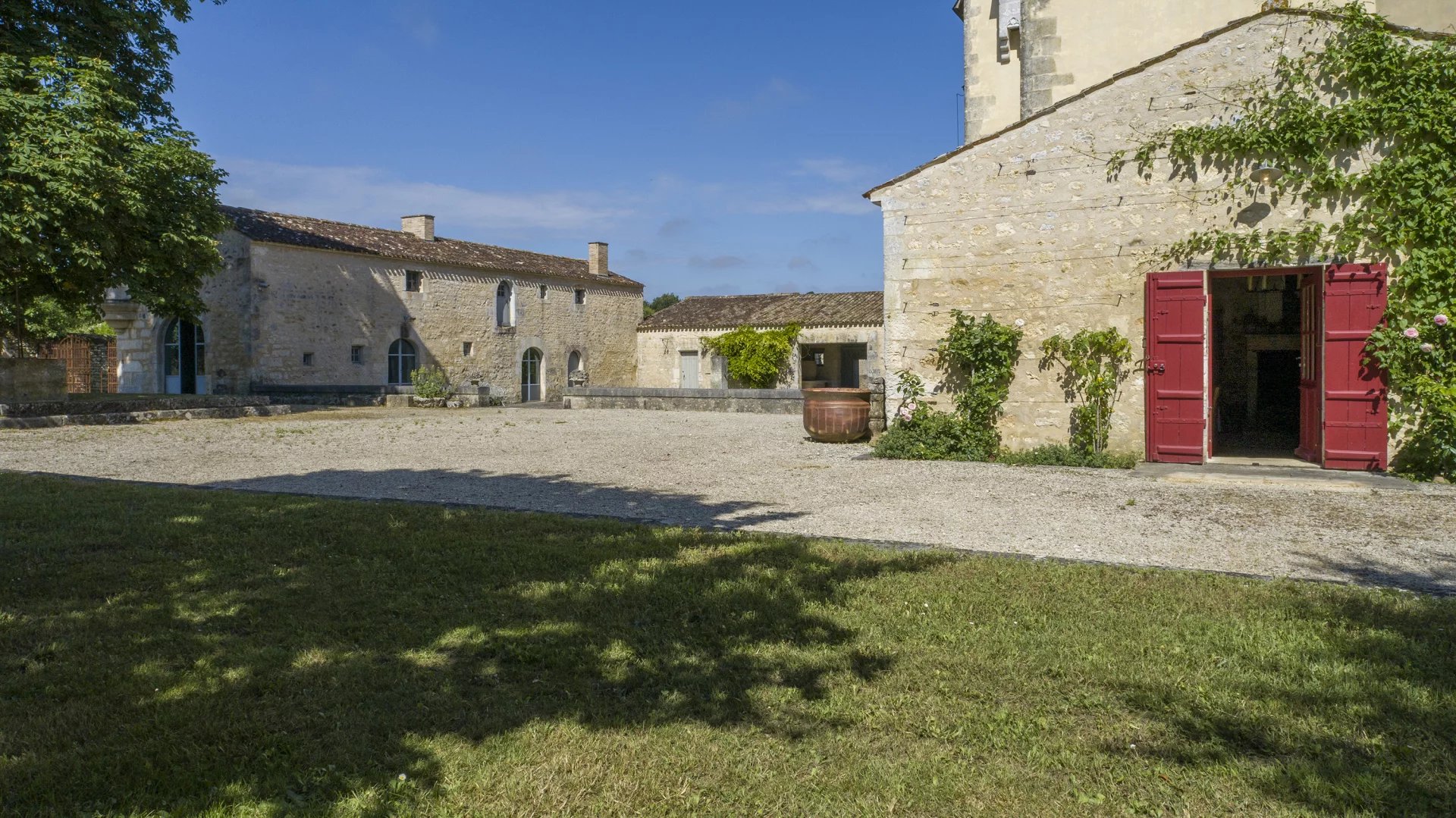 8 Bedroom Chateau's Image 9