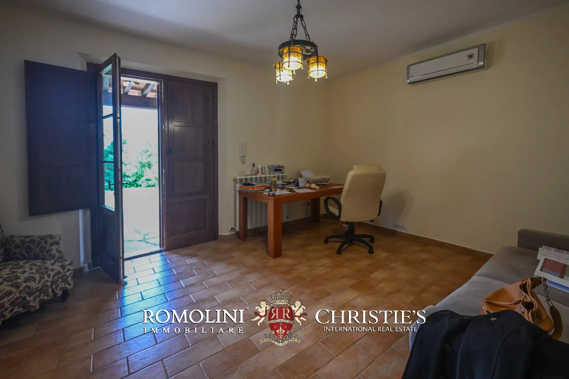 4 Bedroom Vineyard's Image 20