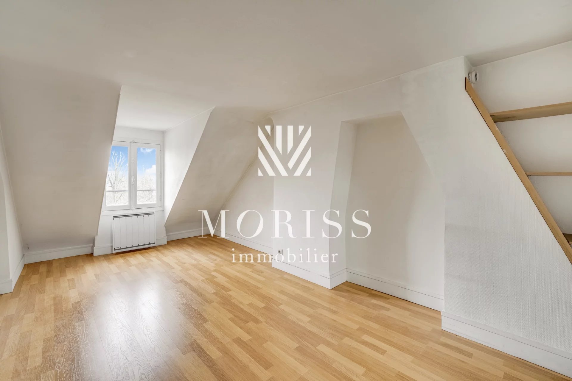 Paris 6 - Dernier étage Appartement type studio de 27 m2 au sol - Image Array