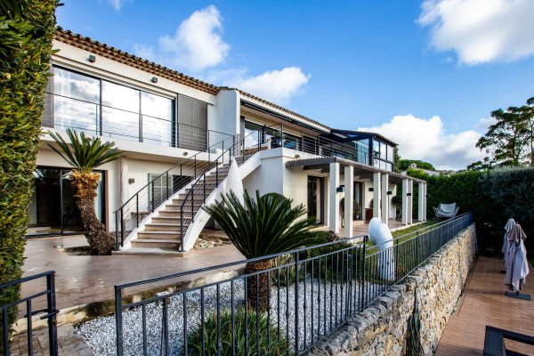 Villa in Le Cannet with panoramic sea view — photo 2