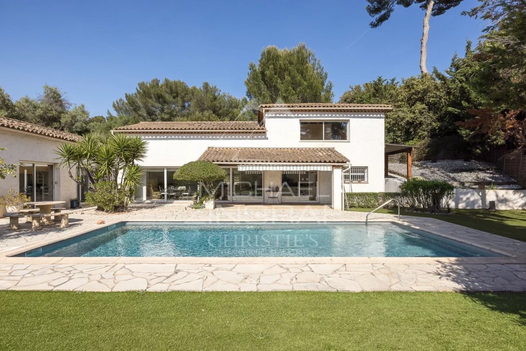 Villa for sale in Antibes — Antibes - Saint-Maymes - Gated estate