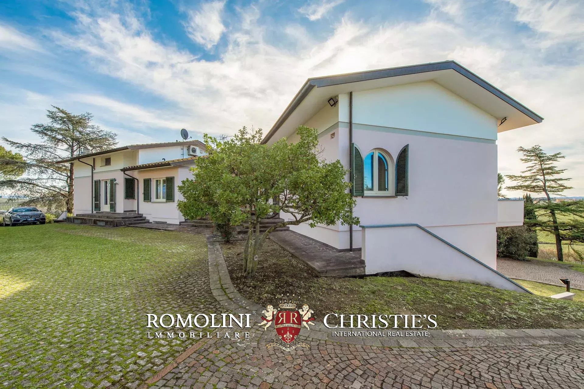 5 Bedroom Villa/Townhouse's Image 16
