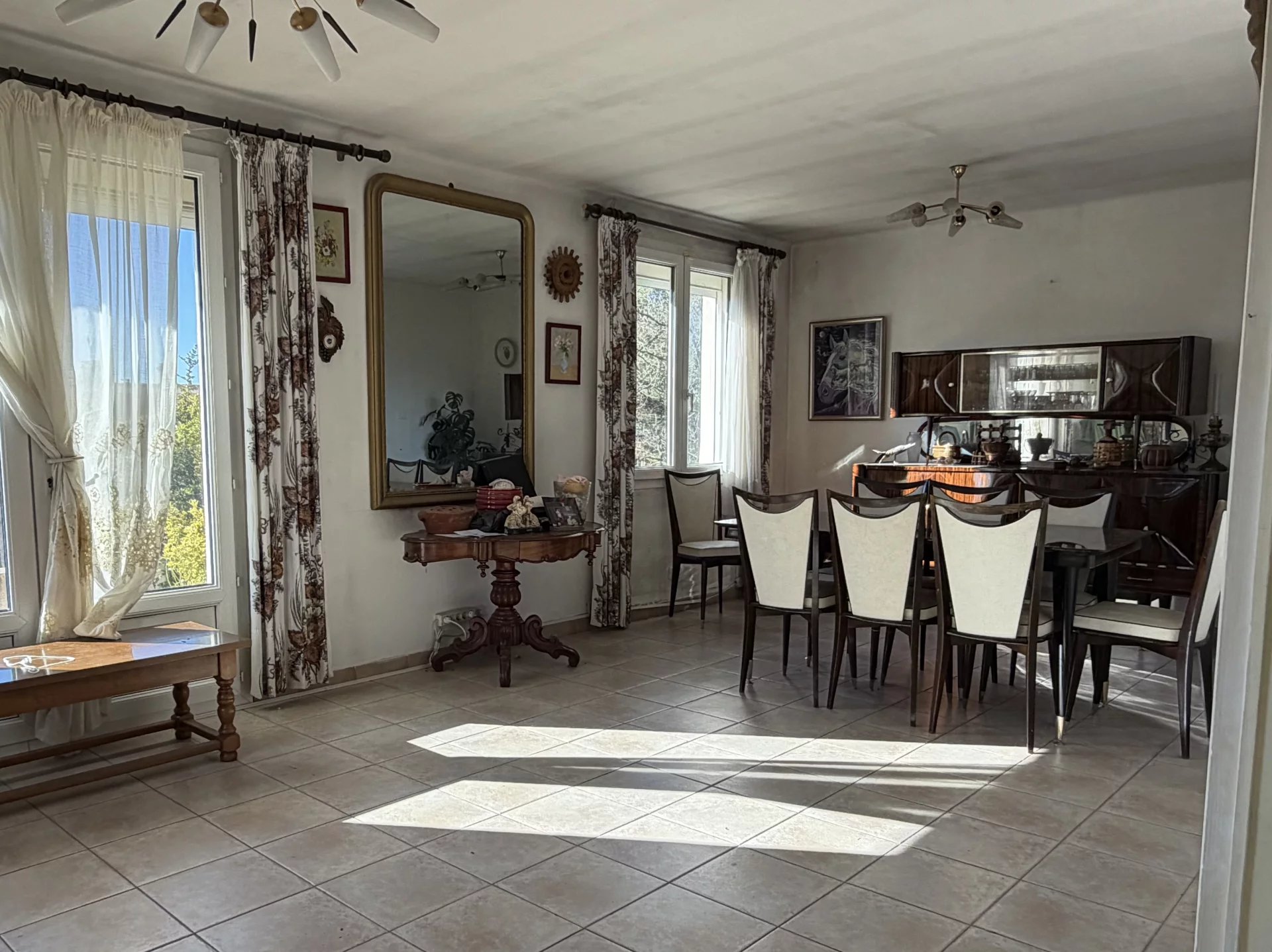 Rare à la vente, Maison de ville 92m2 env de plain pied sur un terrain de 436m2 env.