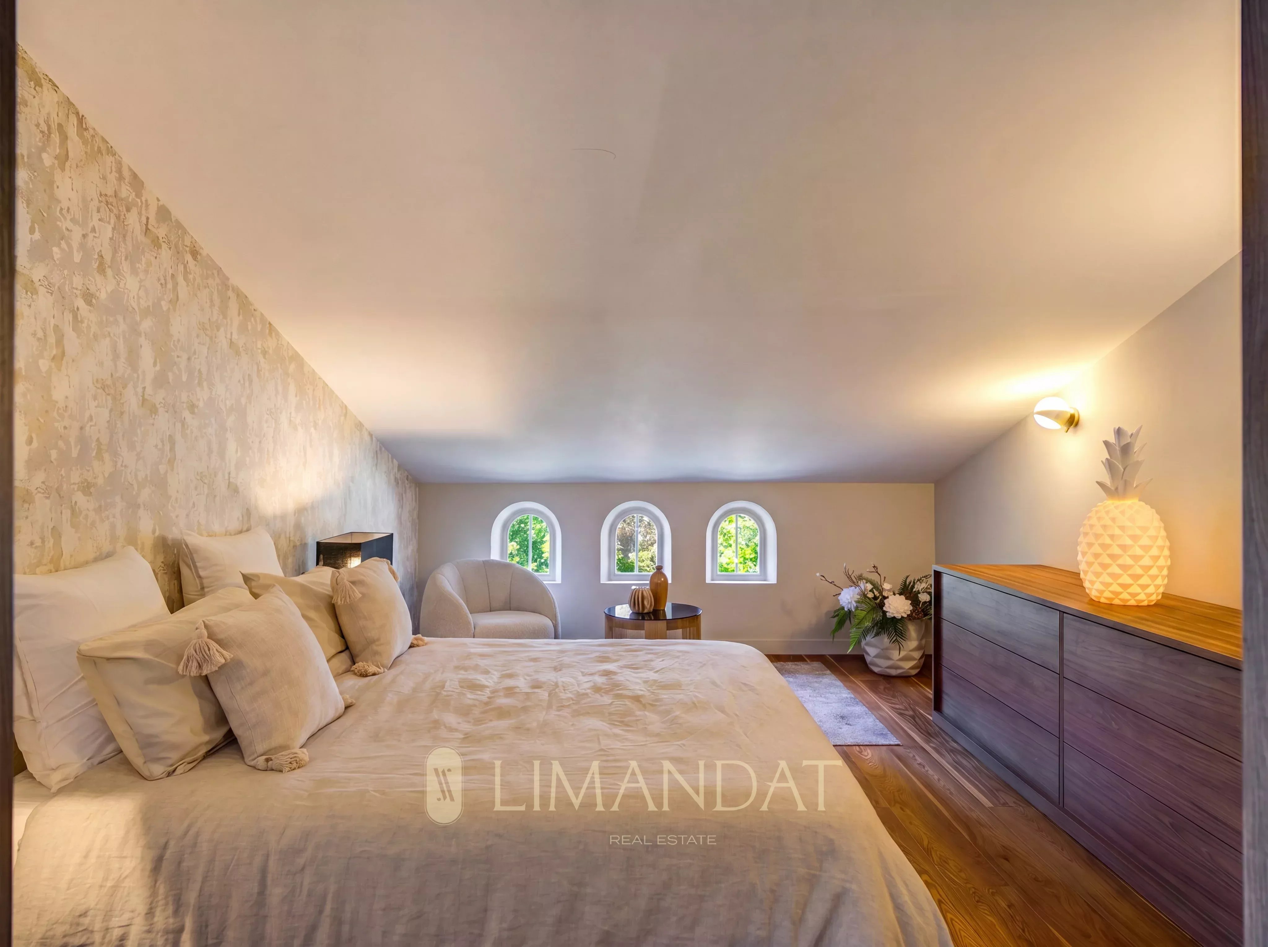 Location longue durée | Mougins – Villa néo-provençale 5 suites, piscine, parc paysager 3 500 m²