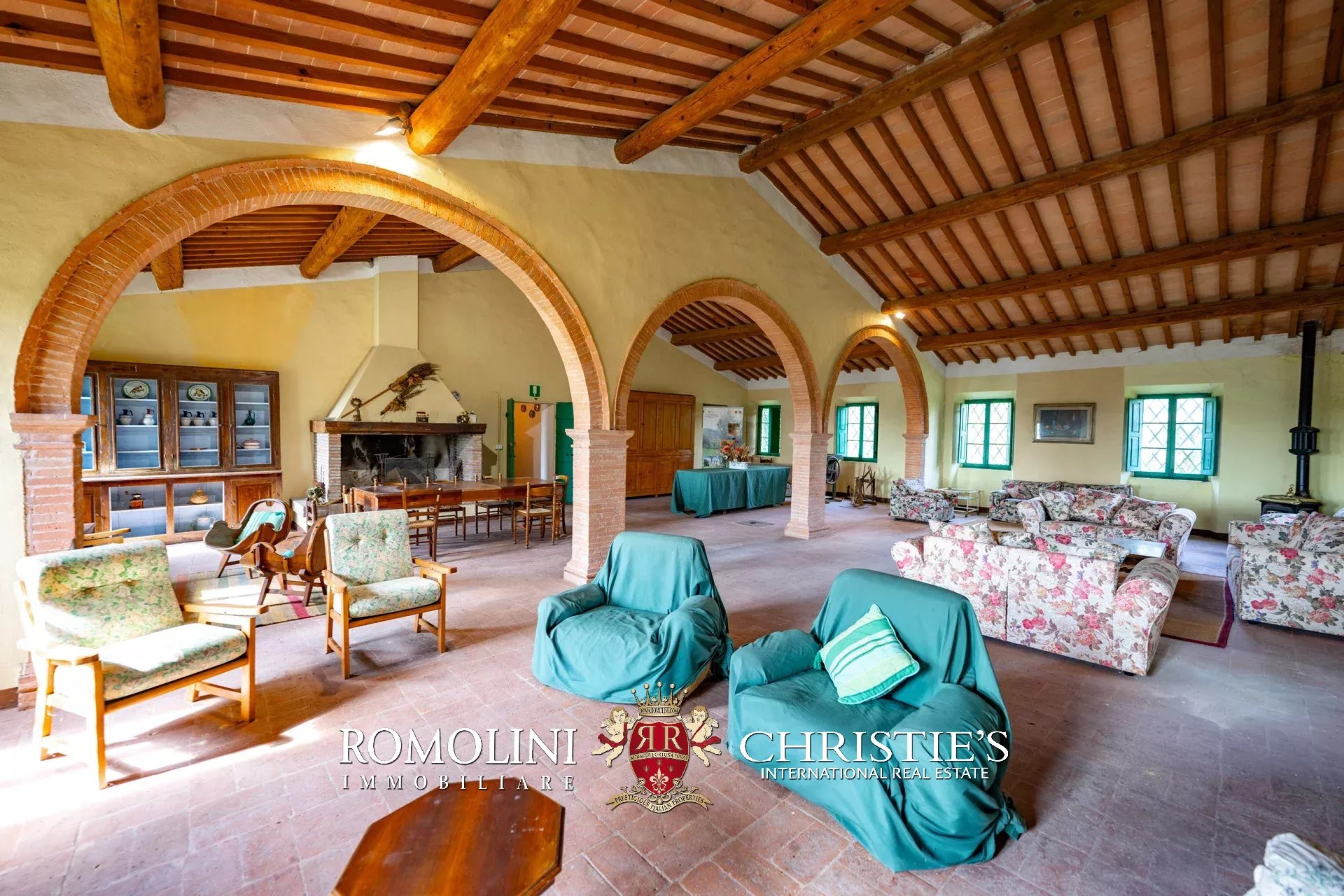 6 Bedroom Villa/Townhouse's Image 21