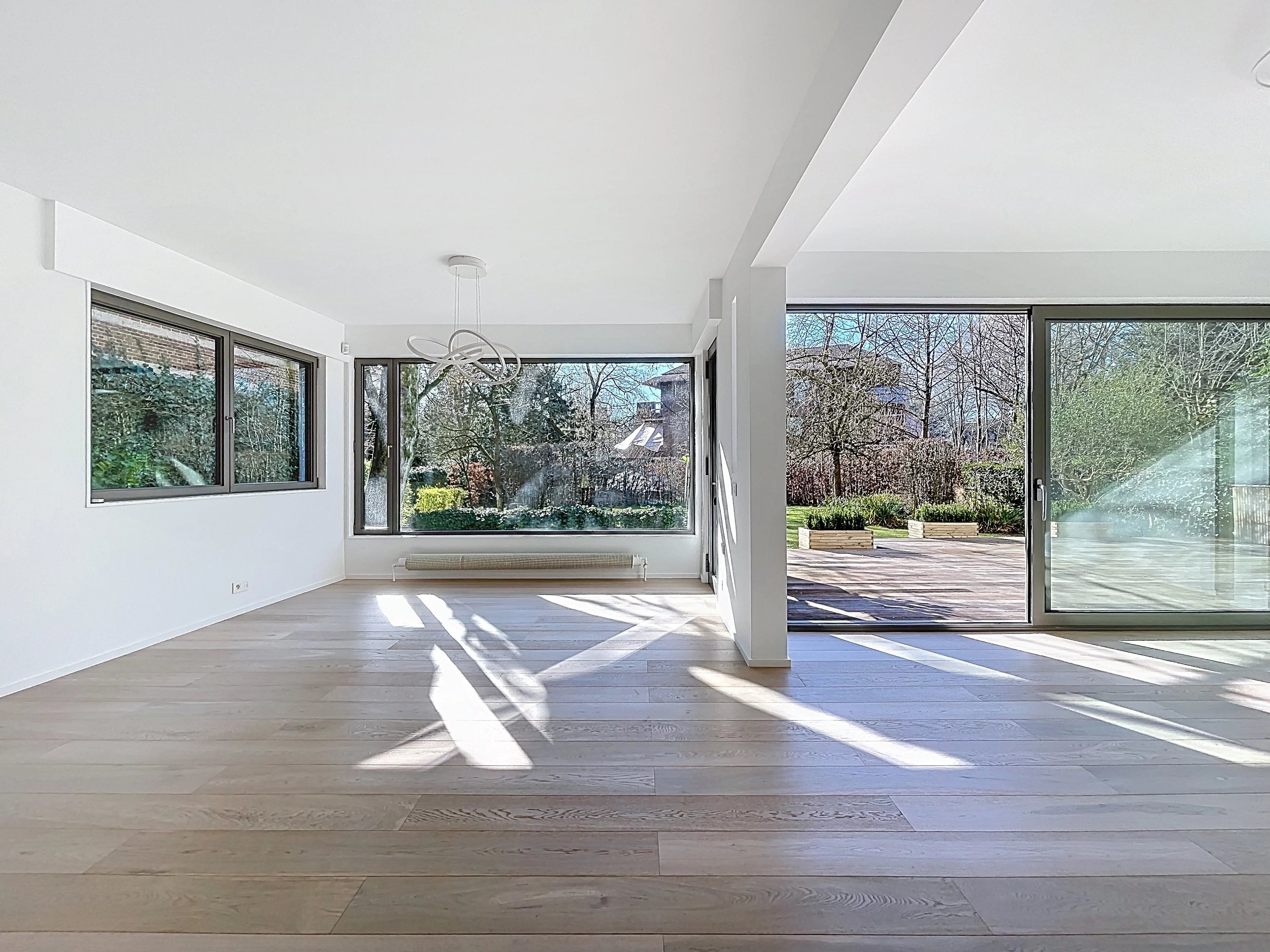 Hamoir- Maison darchitecte rénovée et baignée de lumière