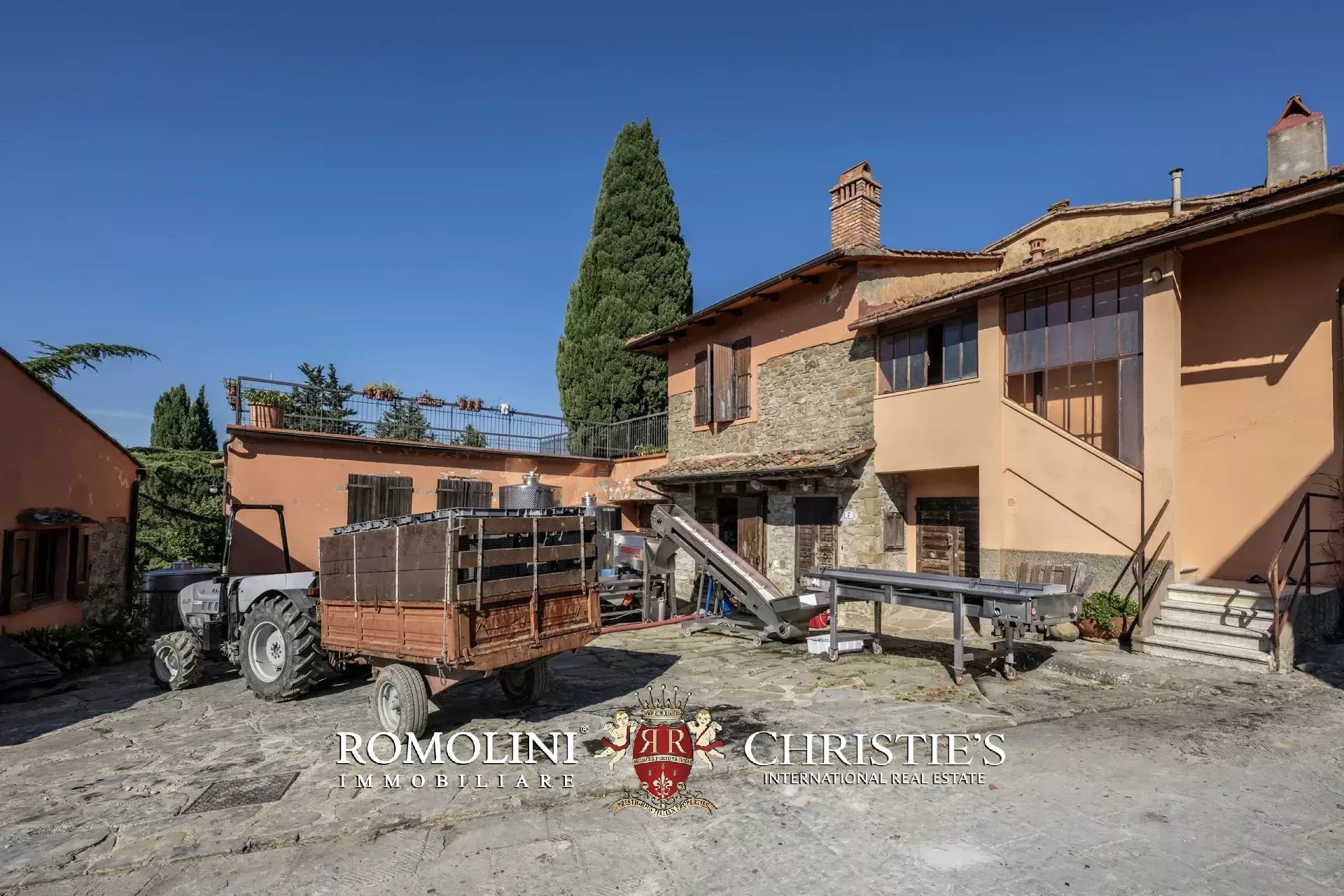 7 Bedroom Villa/Townhouse's Image 4