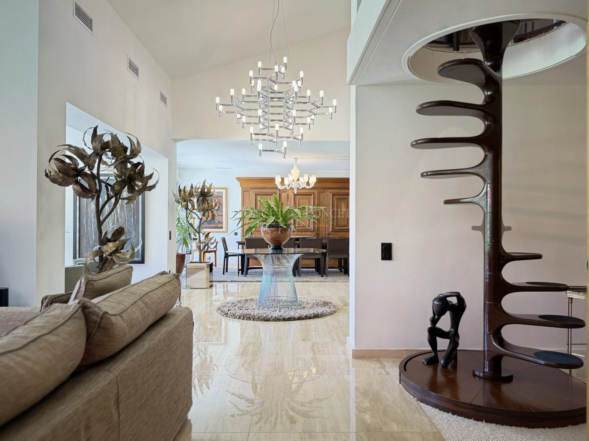 5 Bedroom Villa/Townhouse's Image 29