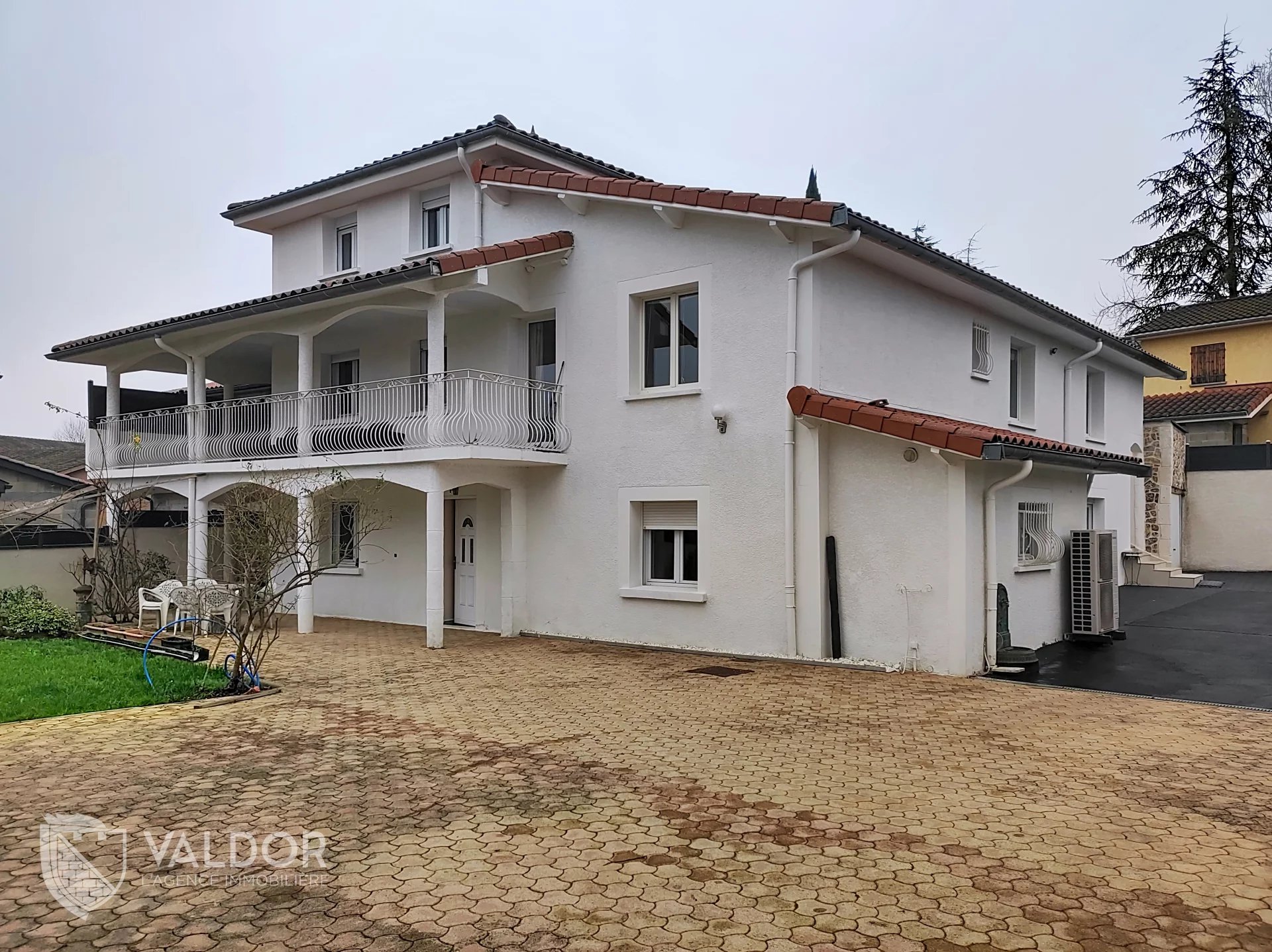 Deux habitations distinctes - 244 m² habitables