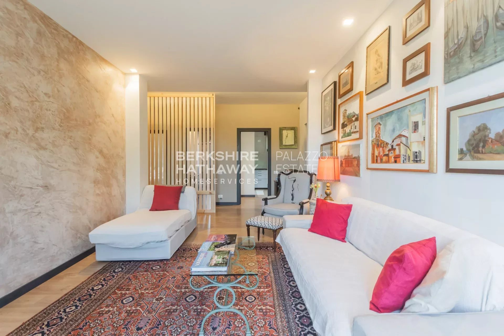 Villa bifamiliare con giardino a Biandronno, a pochi passi dal Lago di Varese
