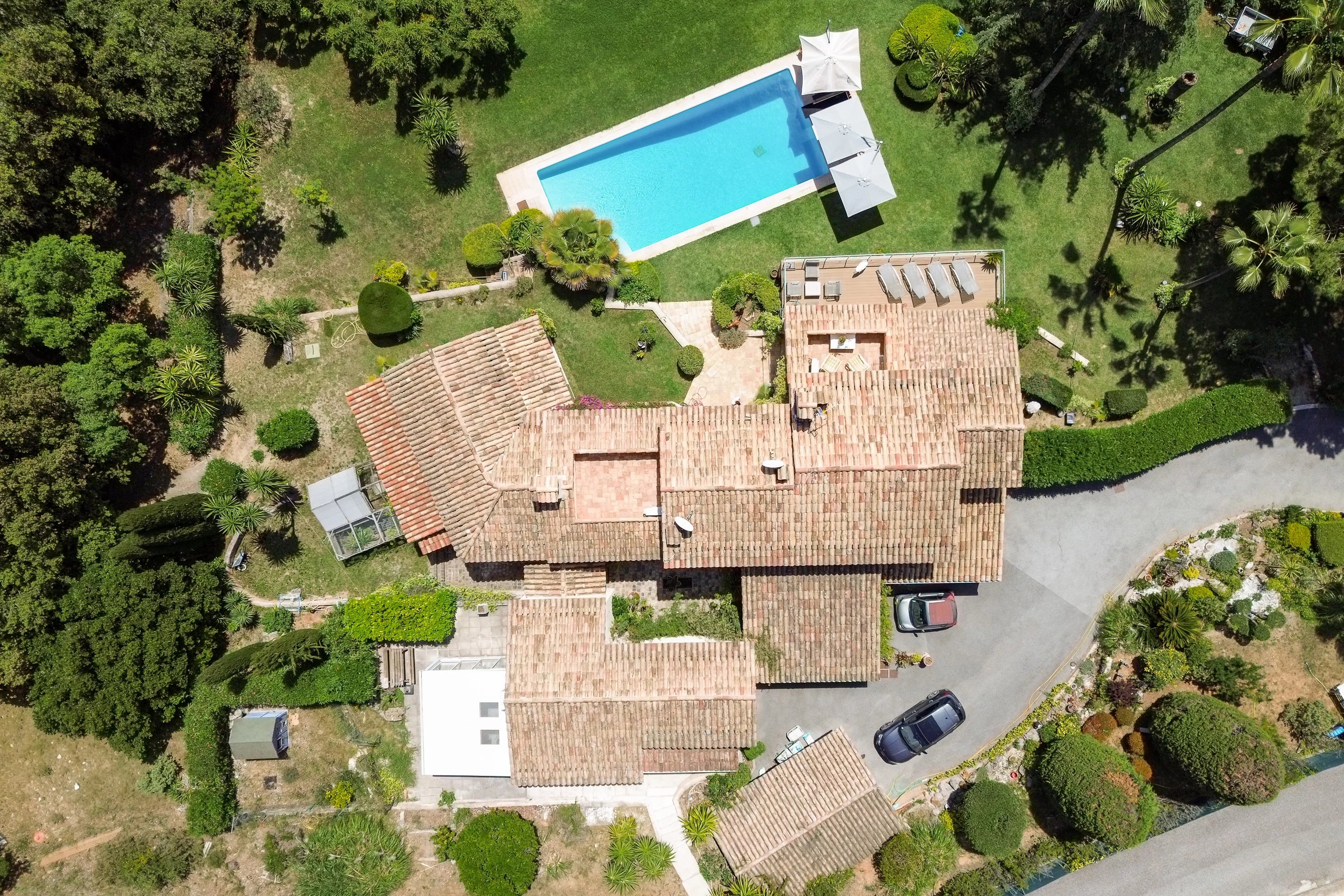 Architect-designed house with 10 rooms- BIOT/Valbonne