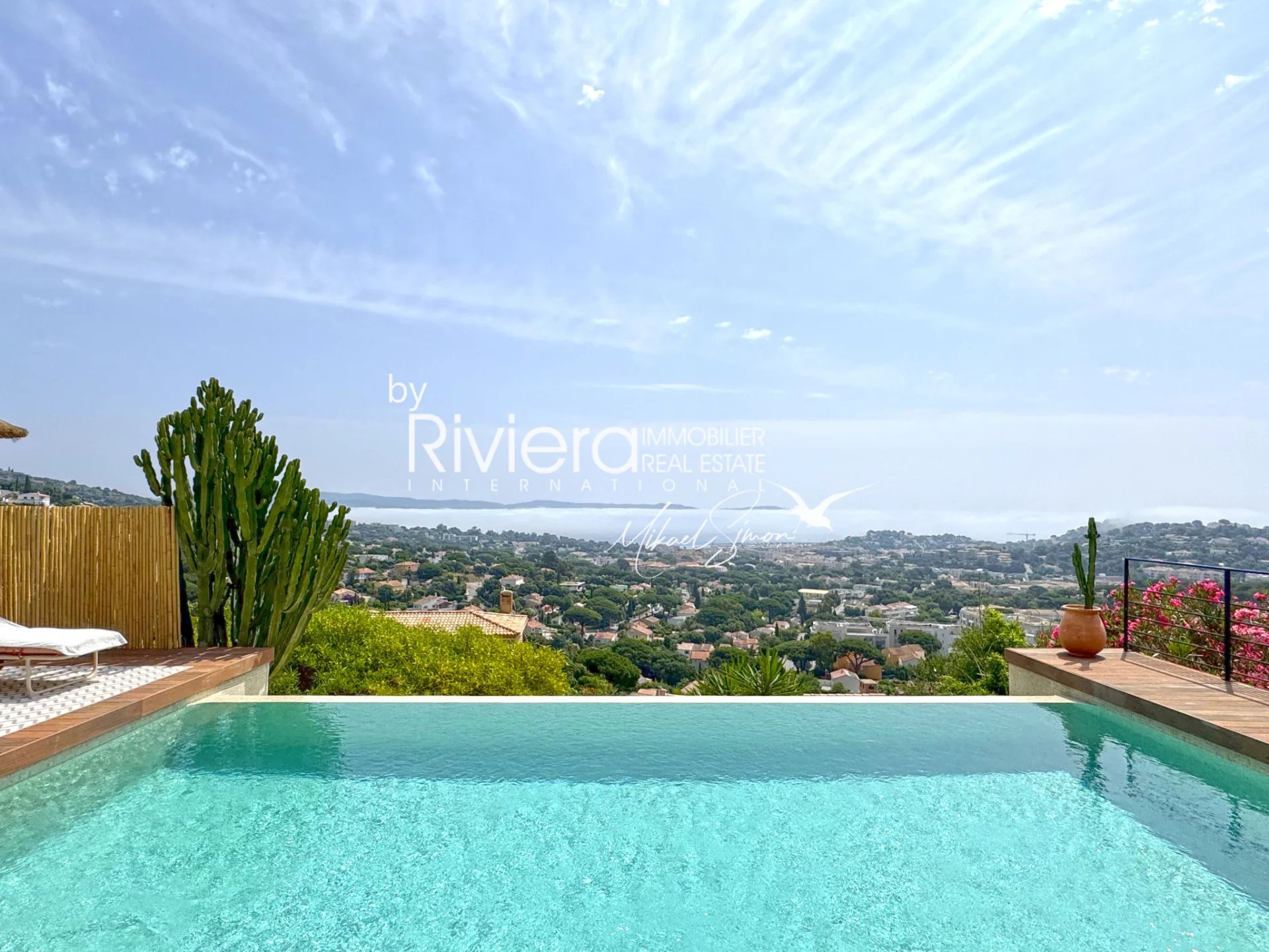 À Cavalaire-Sur-Mer, Villa 5 Chambres avec Piscine et Vue ME