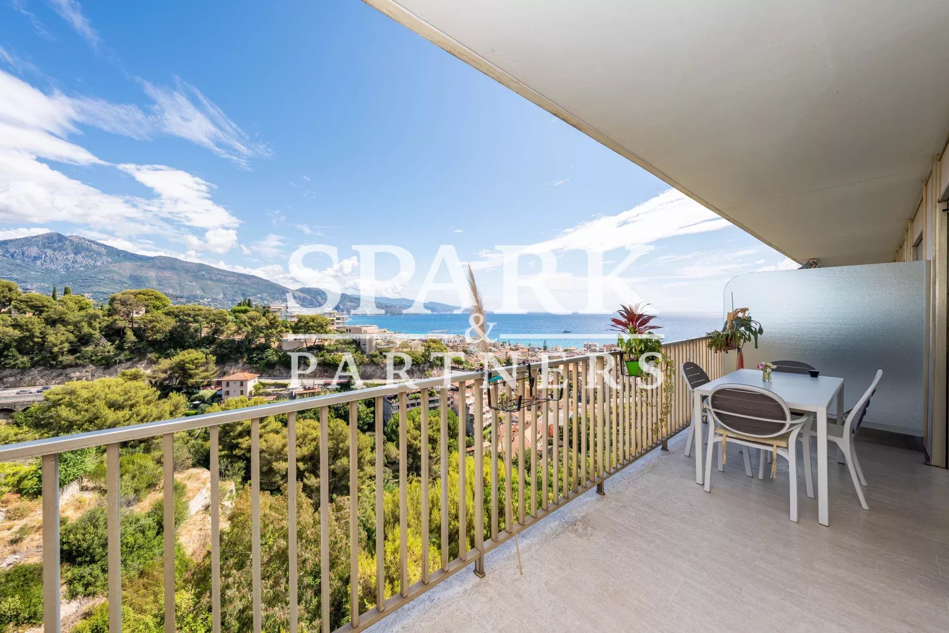 Roquebrune Cap Martin - Bel appartement dernière étage - vue mer