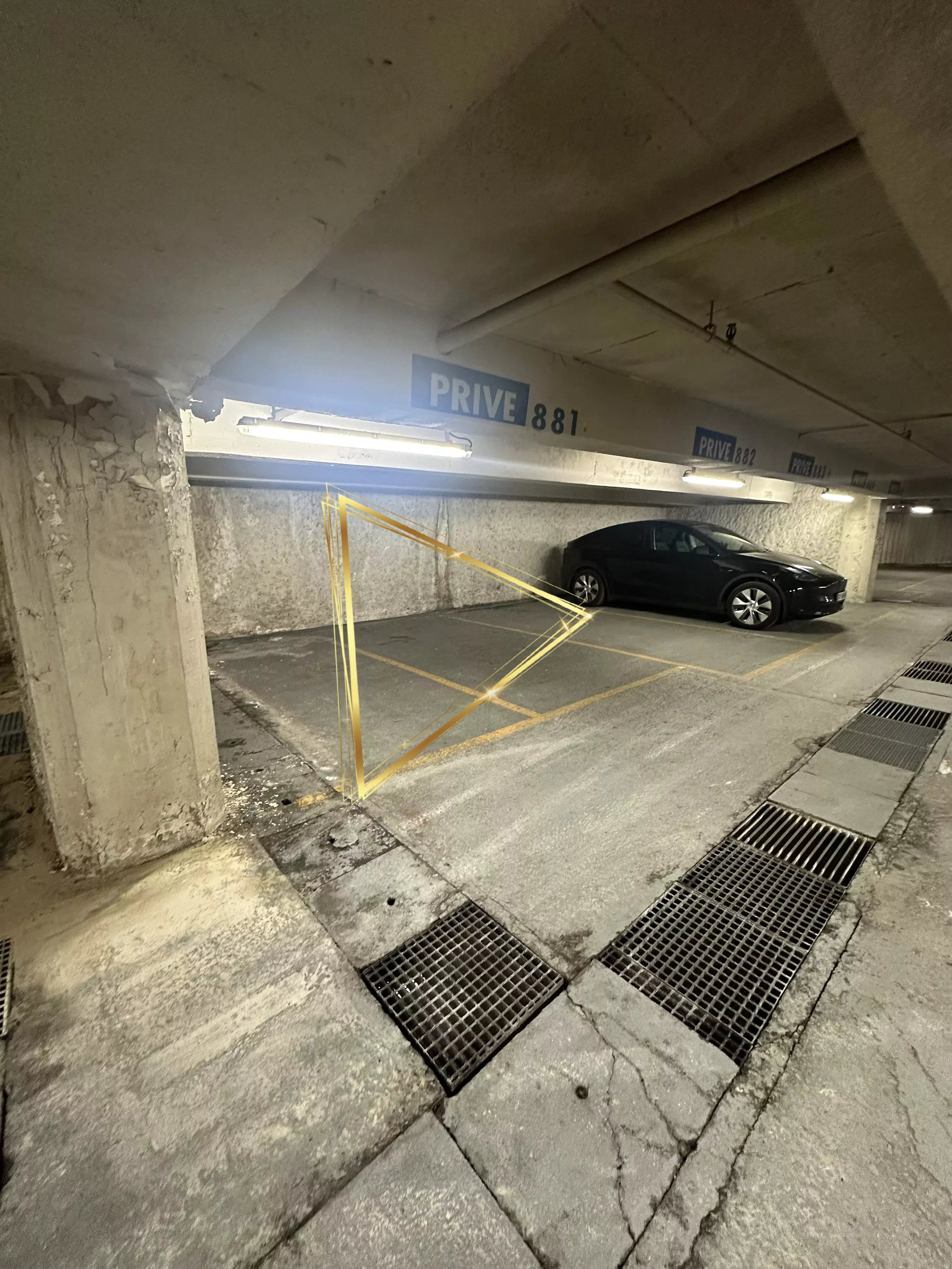 Place de parking en sous-sol privé et sécurisé à vendre dans le parking des Galeries Lafayette.