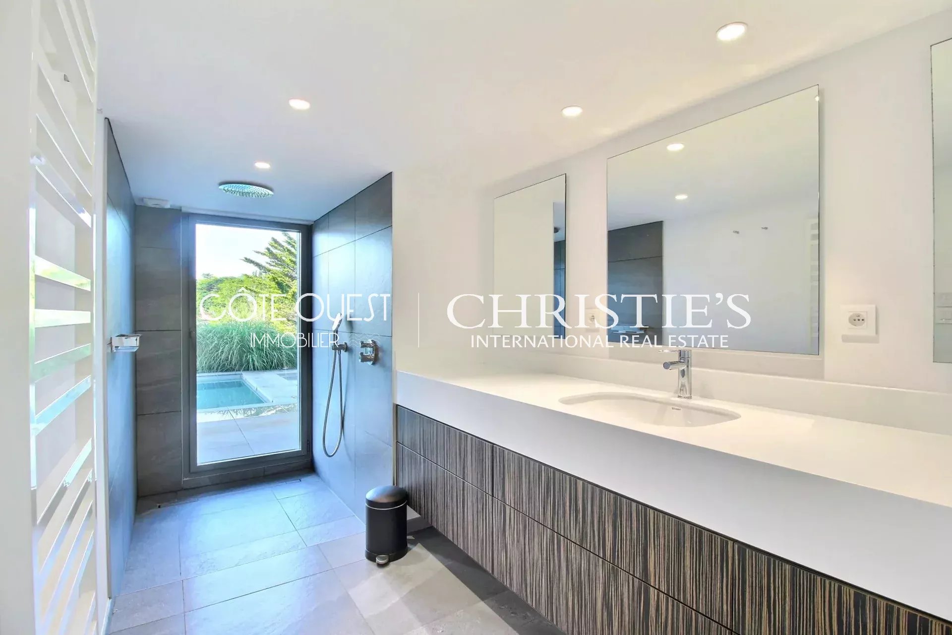 4 Bedroom Villa/Townhouse's Image 11