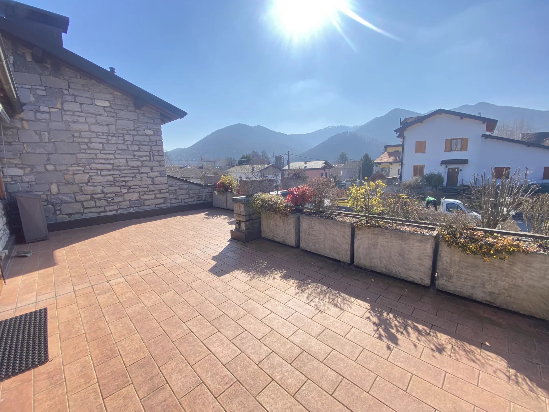 bellissimo trilocale con terrazzo in affitto