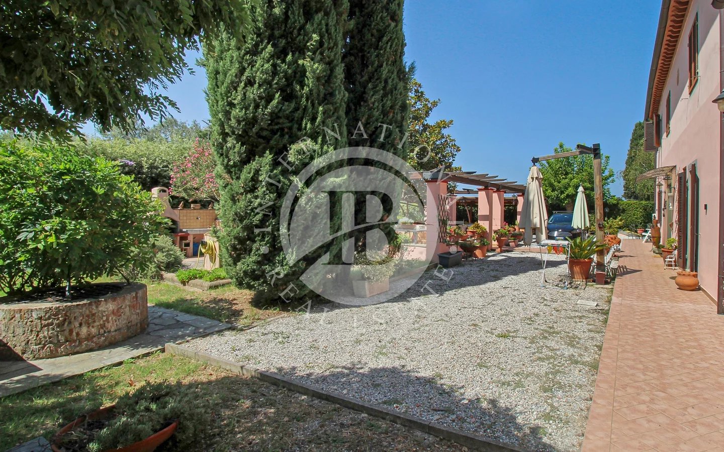 Villa in Mezzana - Image 3