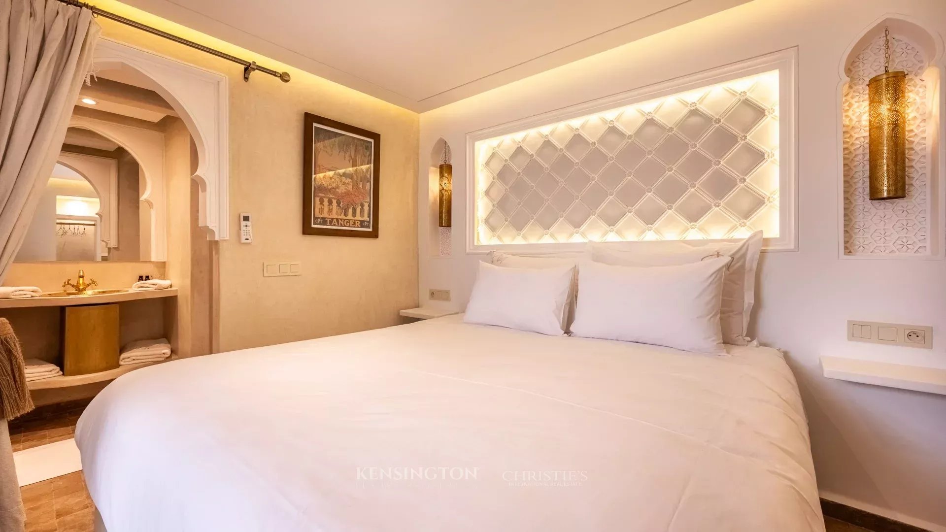 8 Bedroom Villa/Townhouse's Image 9