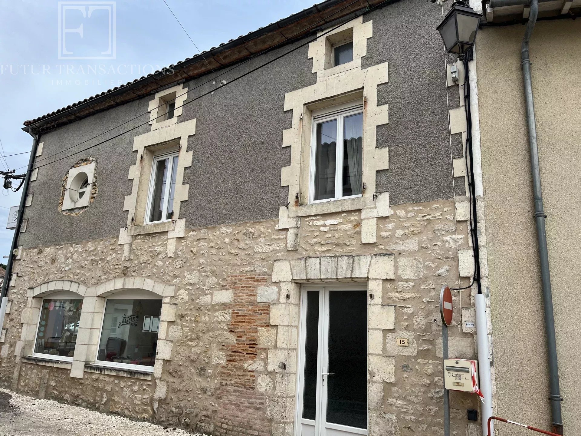 Maison de  village et commerce