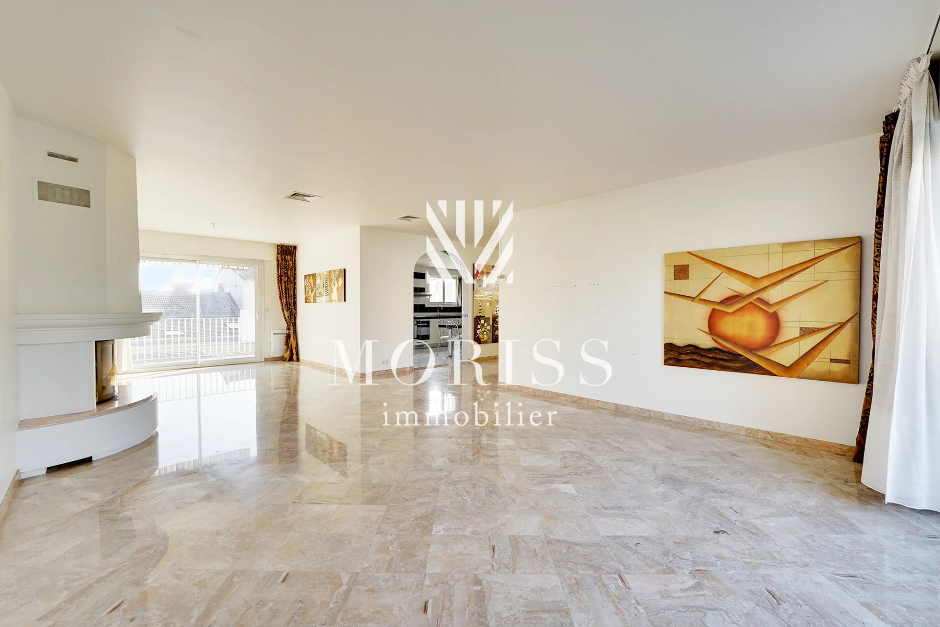 Les pavillons sous bois Maison en R+1 jardin, terrasse et piscin - Image Array