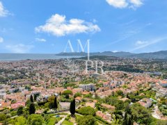On the heights of Cannes - Delightful villa of 247m2 - Sea view — photo 1 of 7