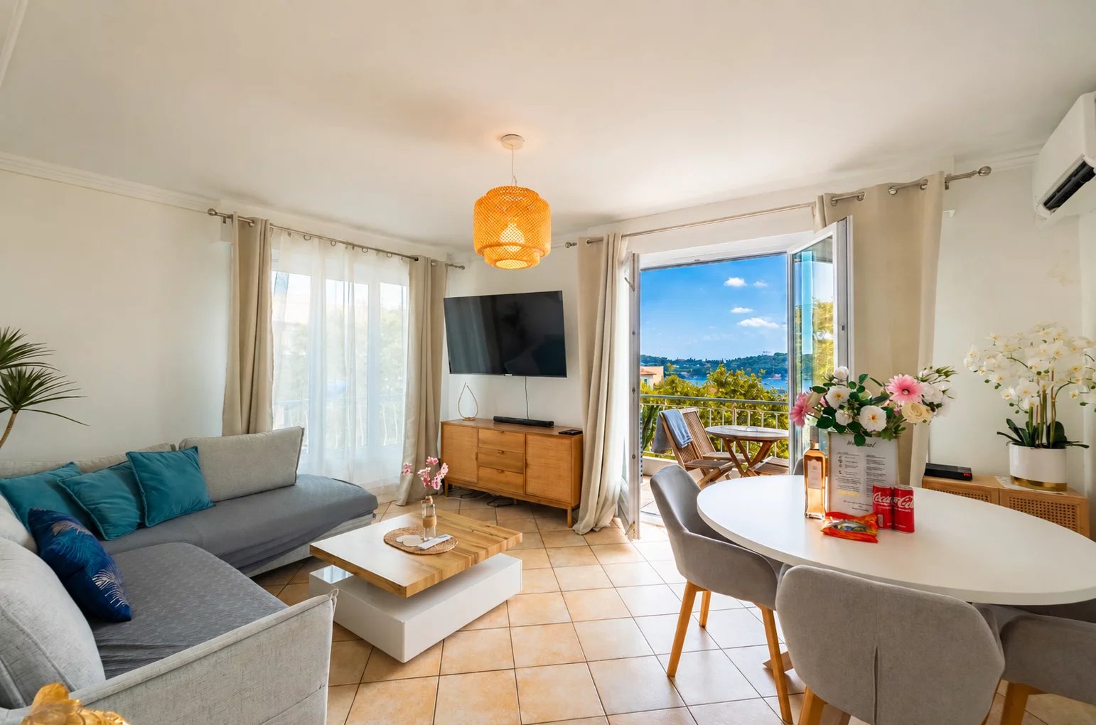 VILLEFRANCHE SUR MER - CITY CENTER - SEA VIEW - 2 BEDROOM APARTMENT - LIFT