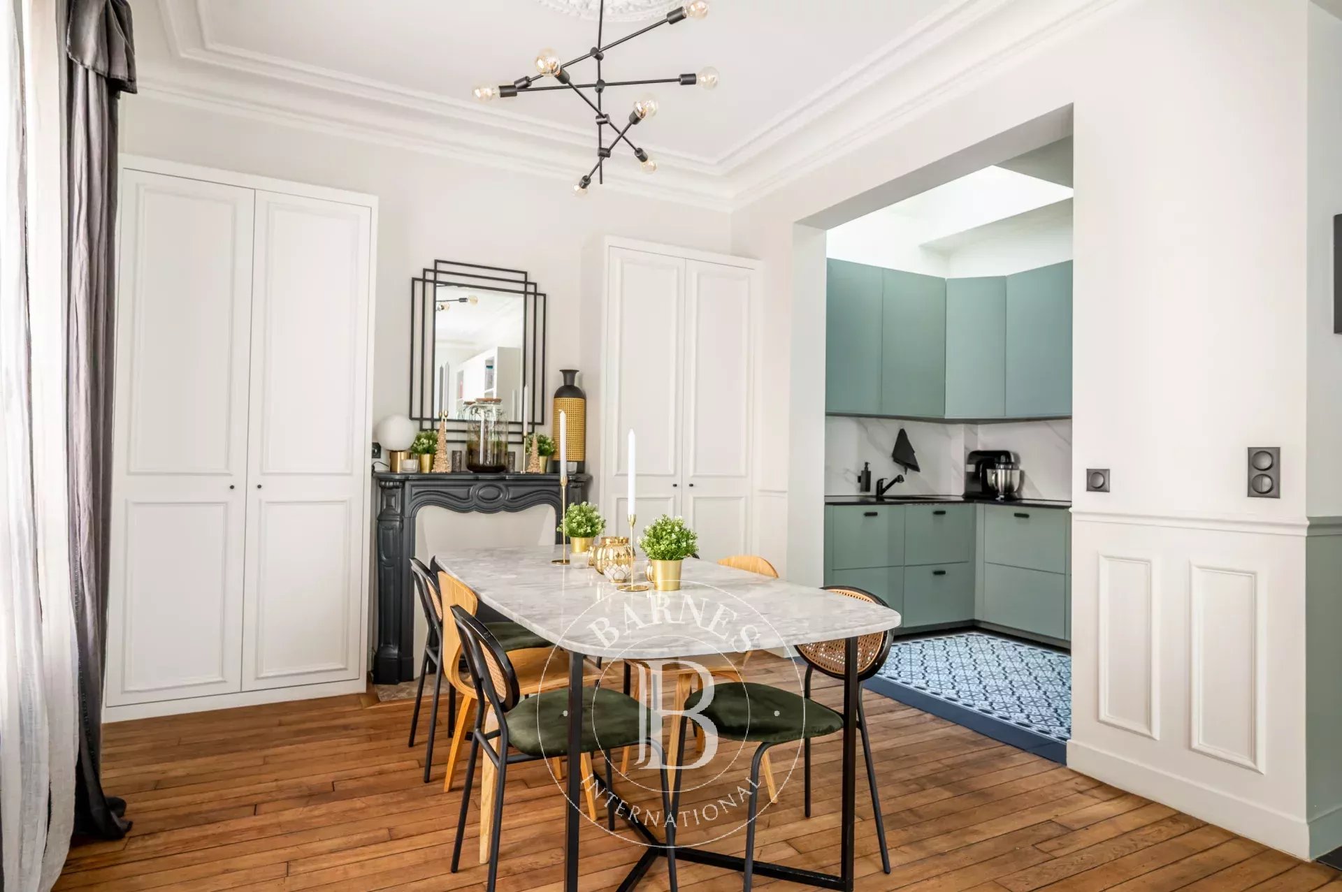 Courbevoie  - Maison 7 Pi&egrave;ces 4 Chambres - picture 1