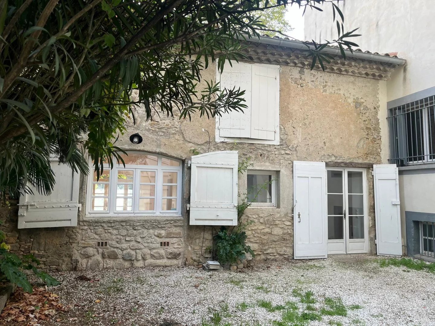 Charmante maison en pierre T4 avec cour
