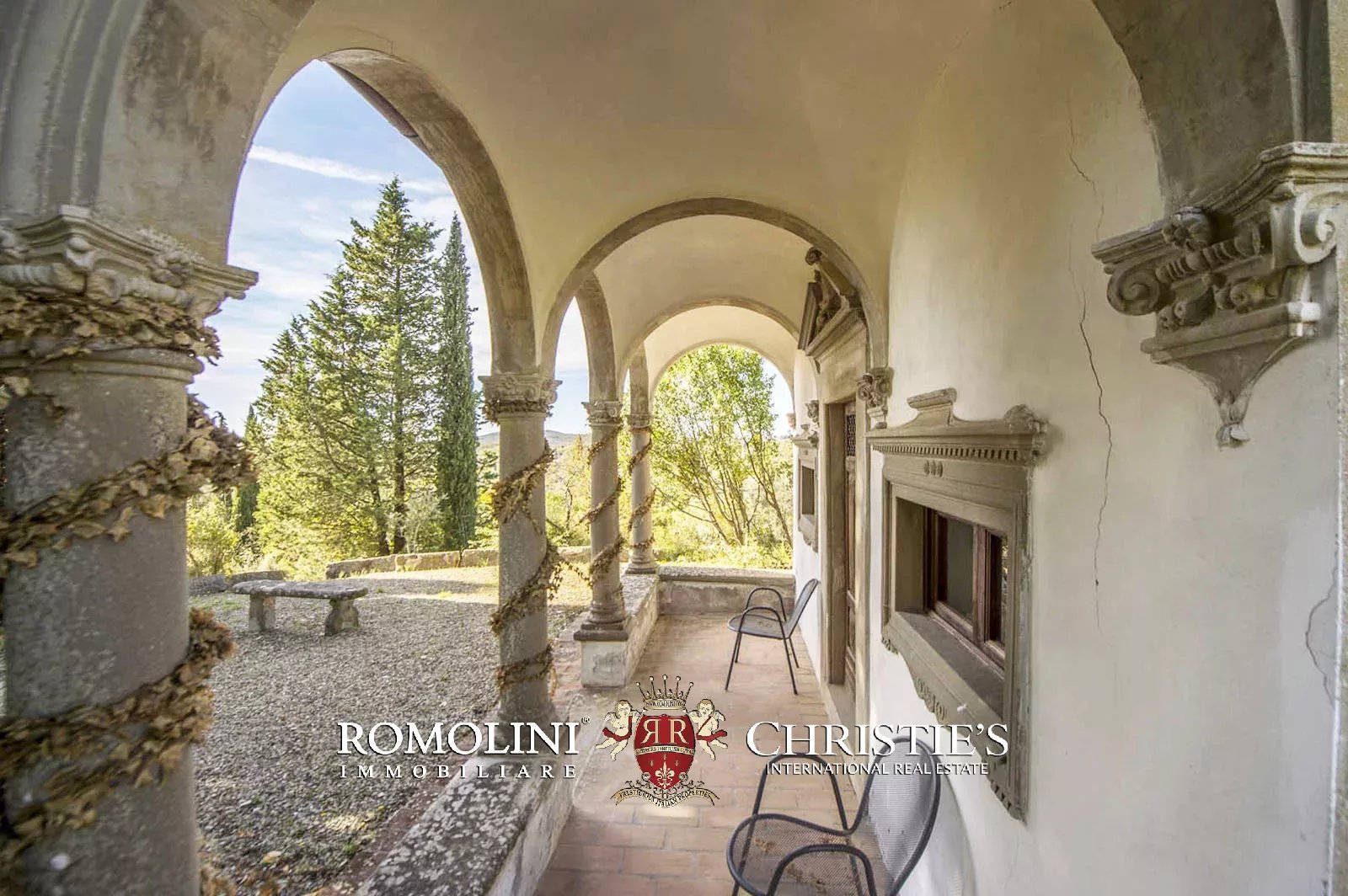 LUXURY HISTORICAL VILLA FOR SALE IN RADDA IN CHIANTI, TUSCANY