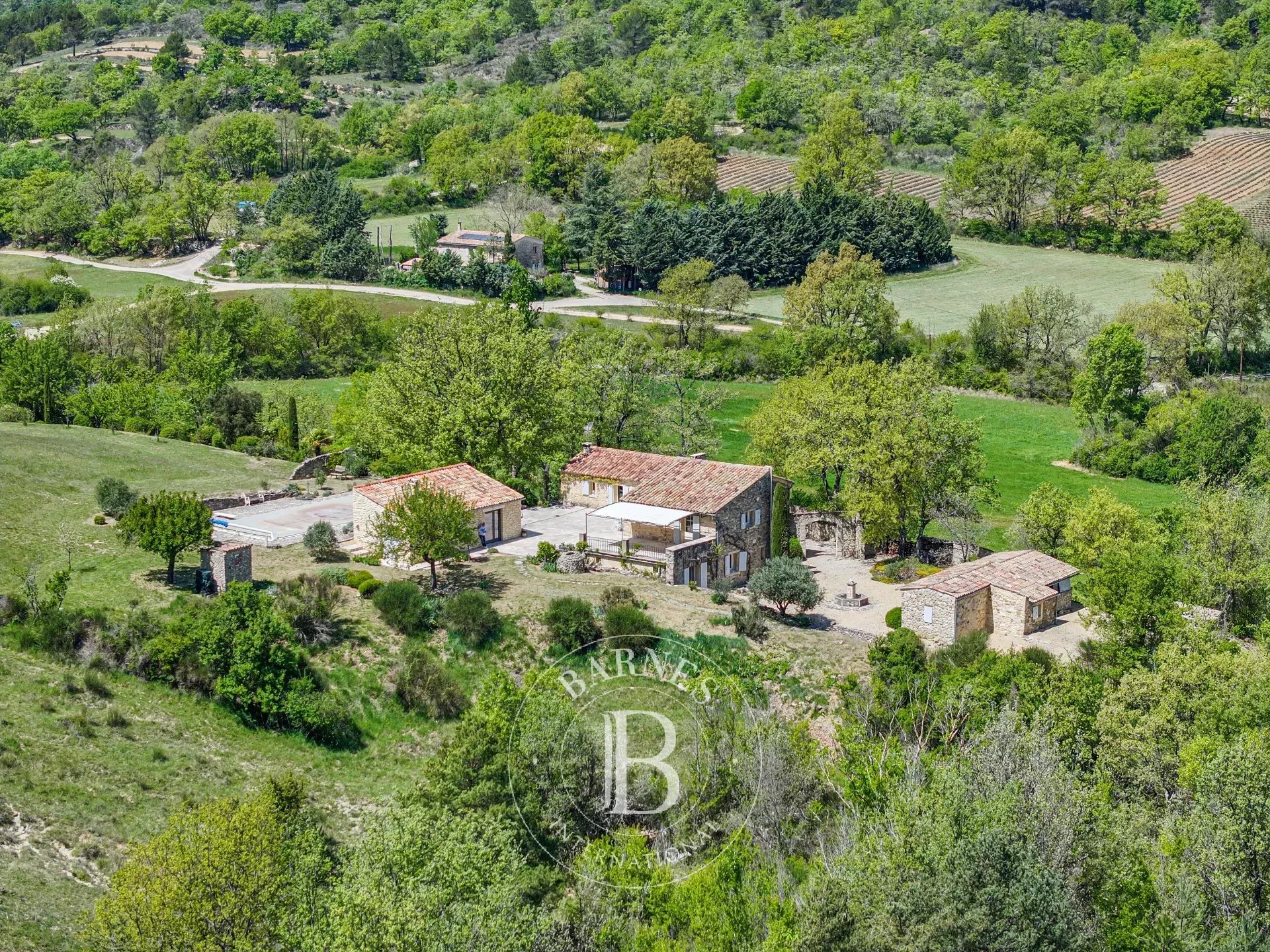 PROVENCE- LUBERON/HAUTE PROVENCE - FARMHOUSE - 6 BEDROOMS - SWIMMING POOL