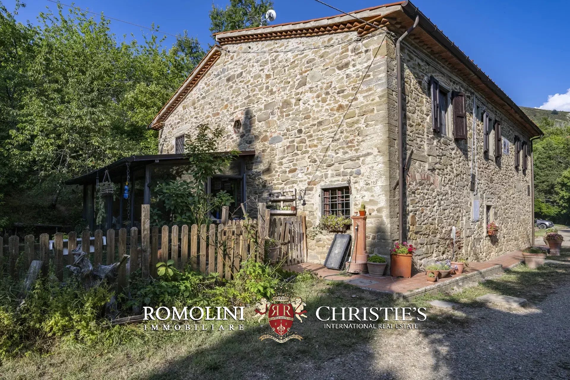 101-HA ESTATE WITH NATURAL SPRINGS FOR SALE BETWEEN AREZZO AND FLORENCE