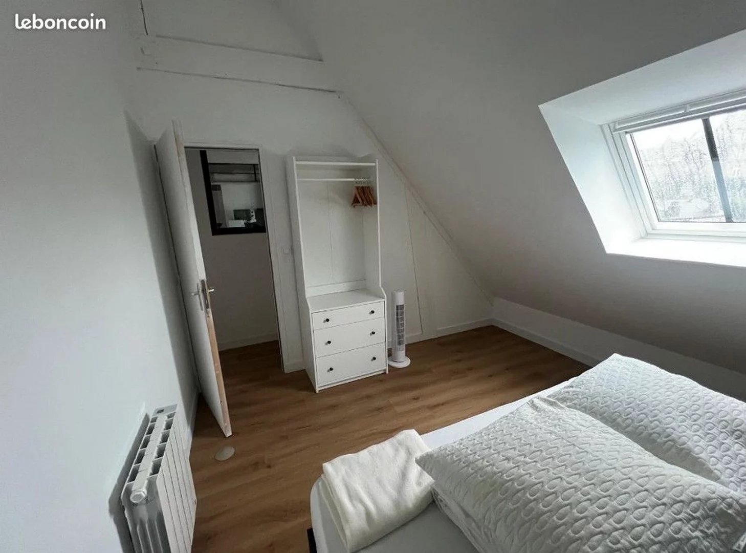 APPARTEMENT MEUBLE- CENTRE DINAN- PARKING OU GARAGE