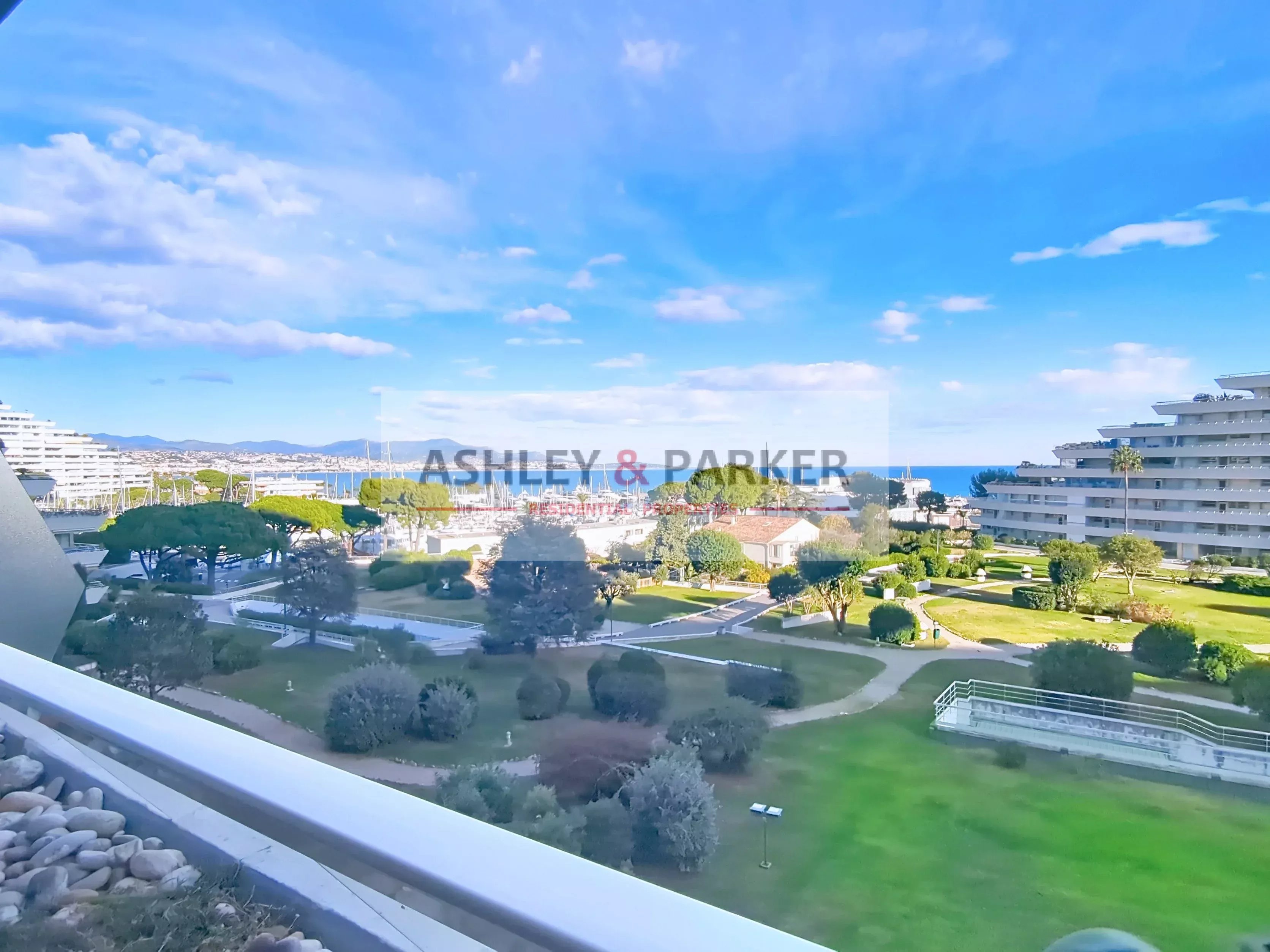 Élégant 2 pièces – Marina Baie des Anges – Vue mer & lever de soleil