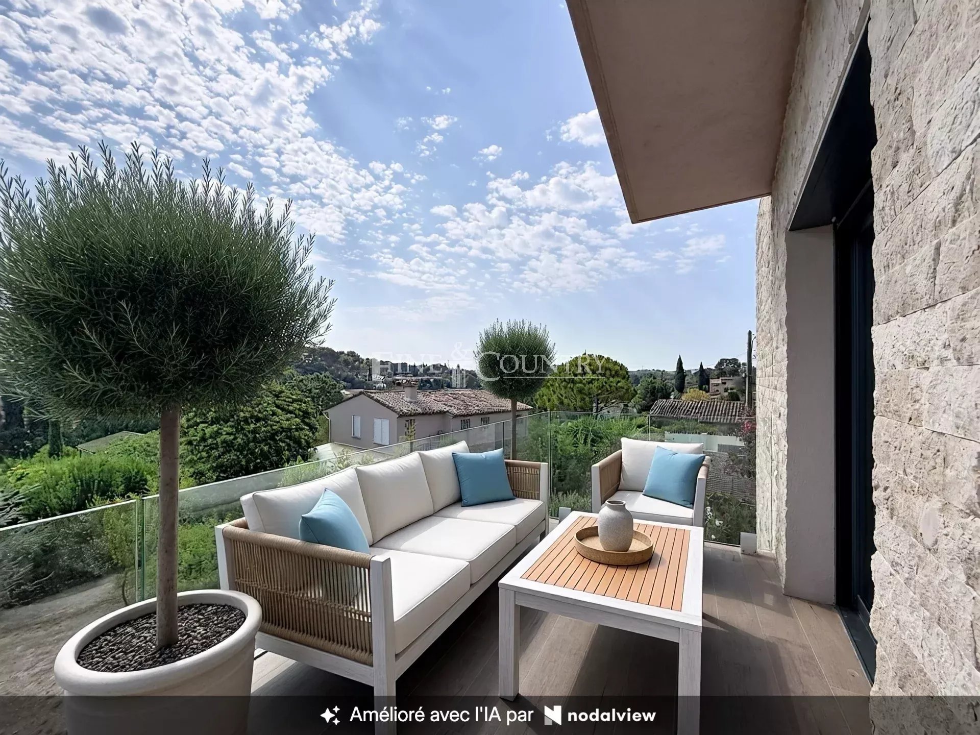 Photo of Villa for sale in Mougins in quiet area near school