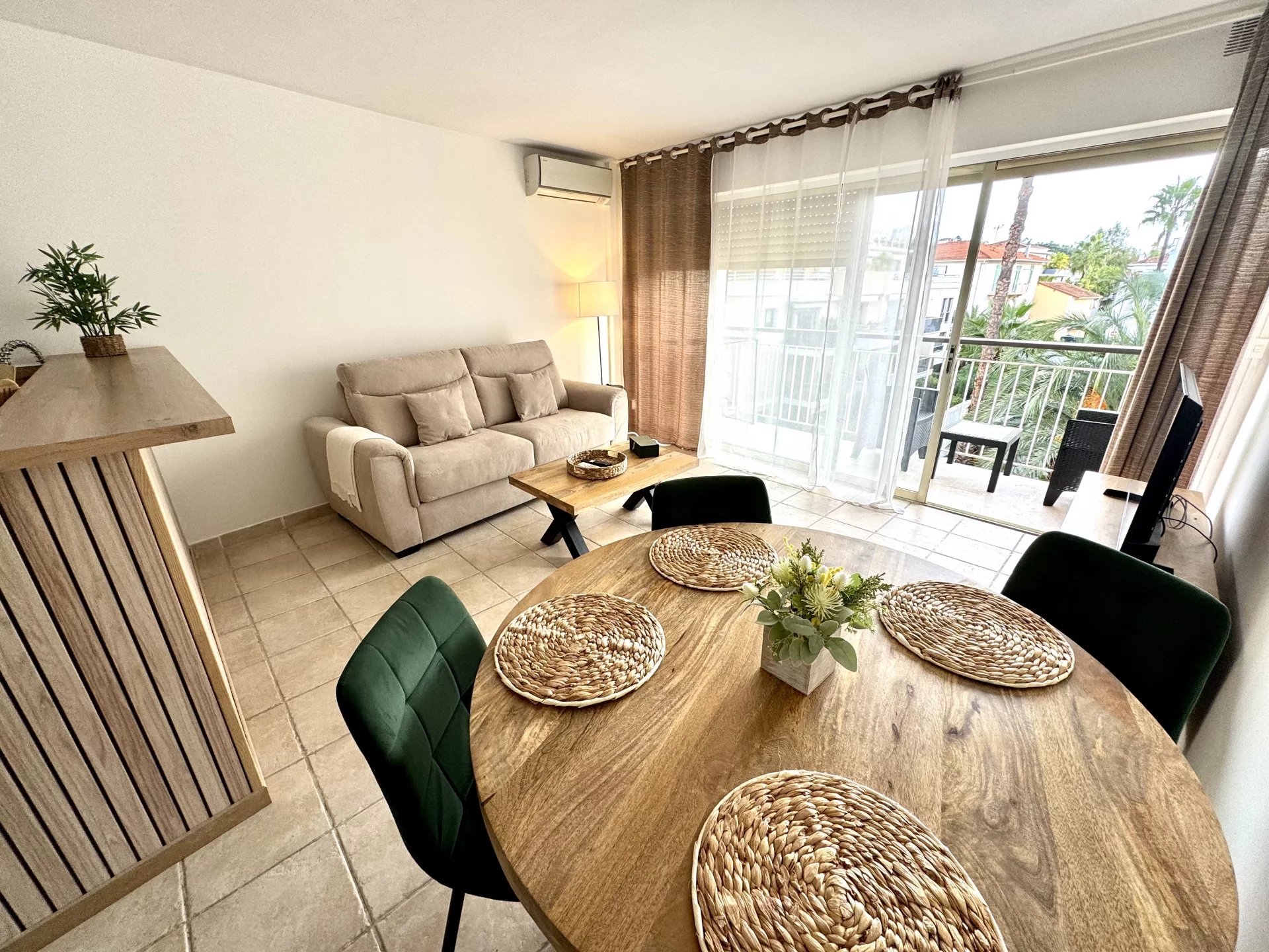Cannes Palm Beach vendita ampio monolocale a 50 metri dalle spiagge