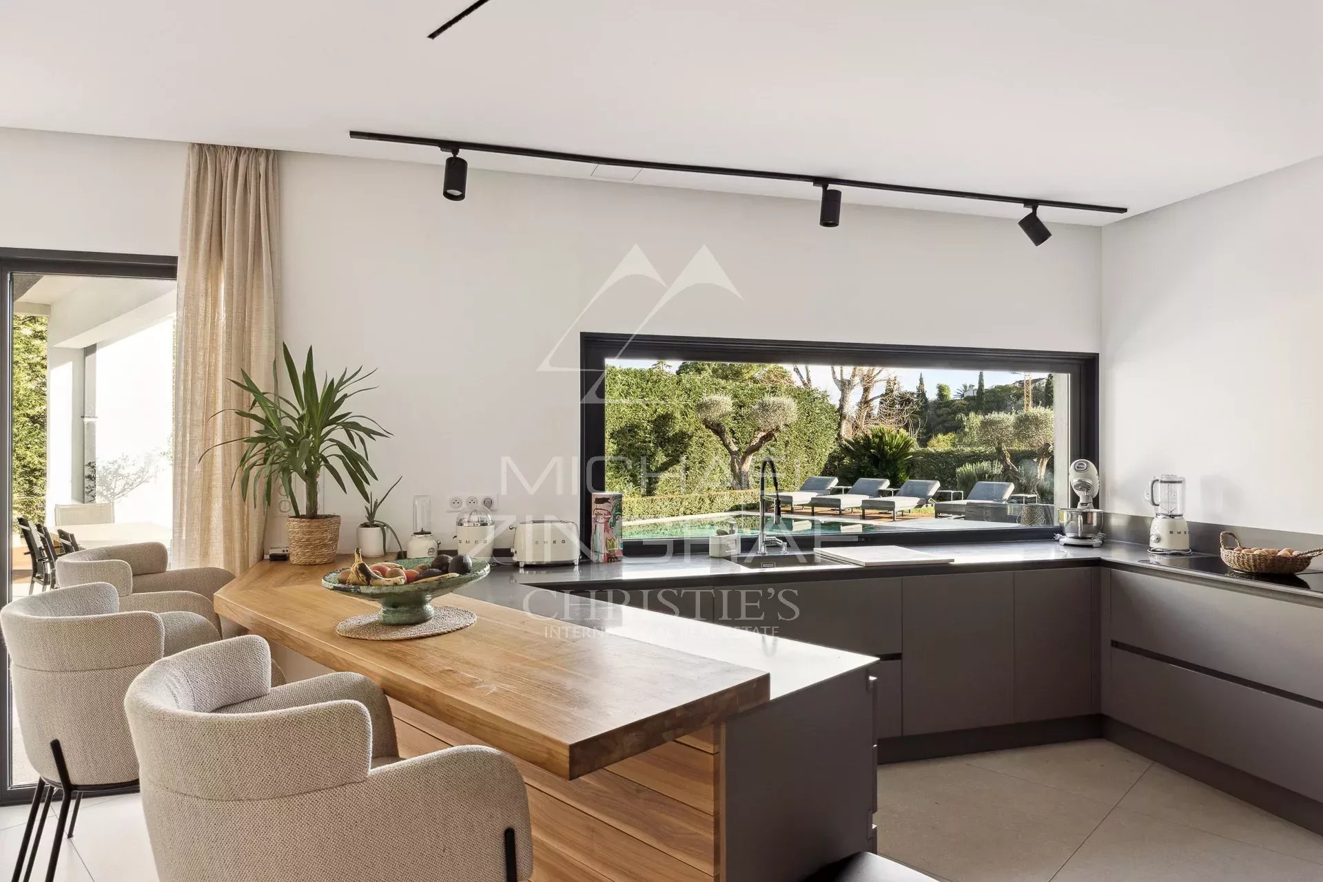 4 Bedroom Villa/Townhouse's Image 4