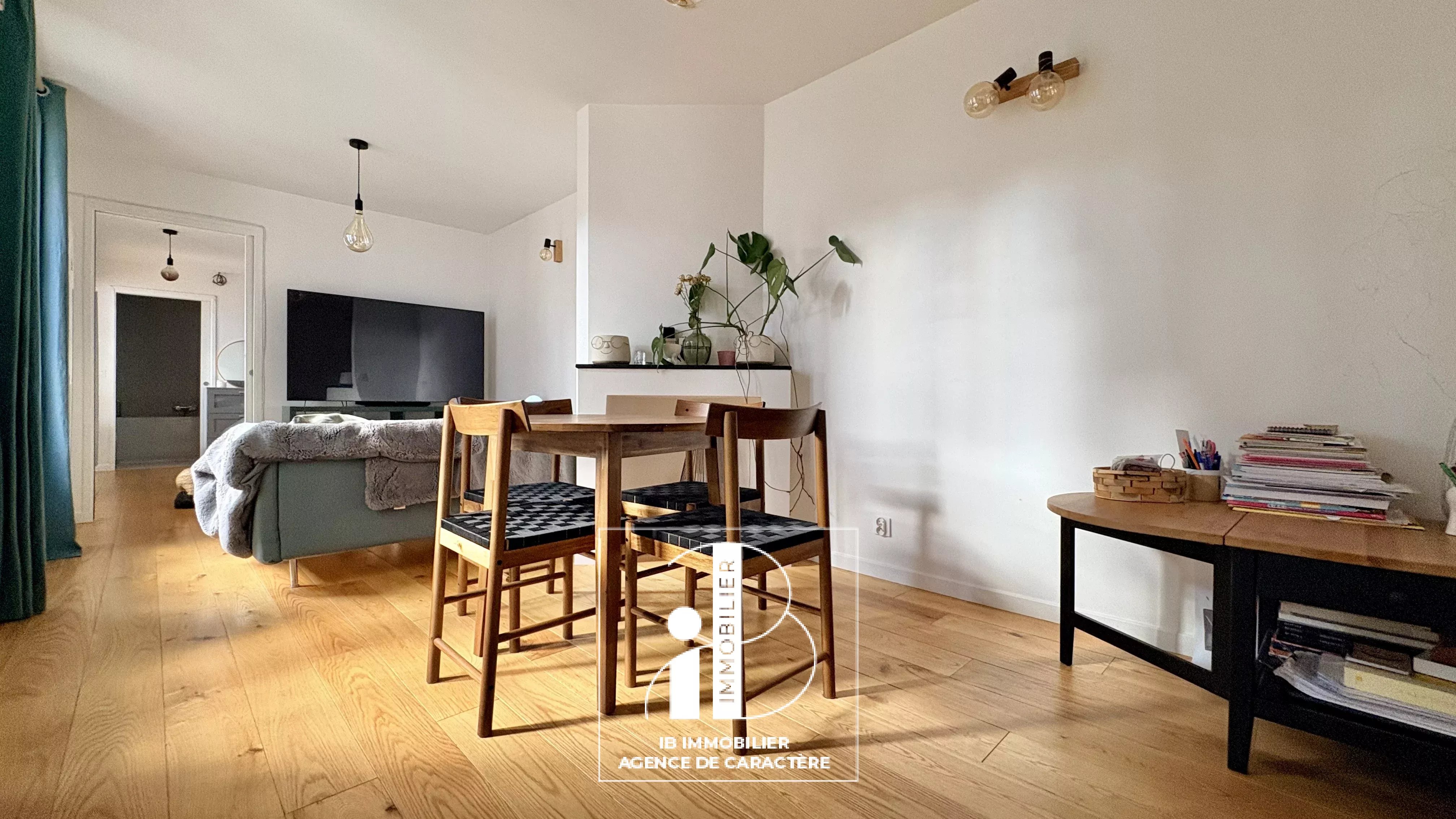 FONTAINEBLEAU COEUR DE VILLE - BEL APPARTEMENT rénové de 88 M²