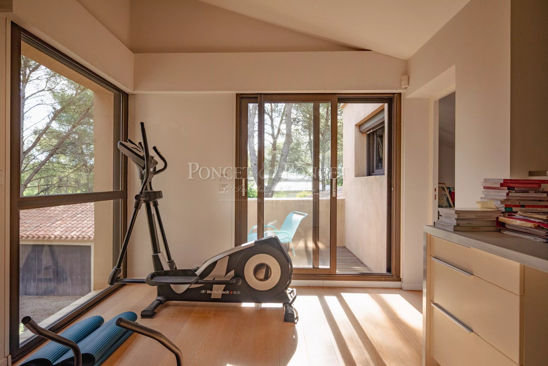 6 Bedroom Villa/Townhouse's Image 11