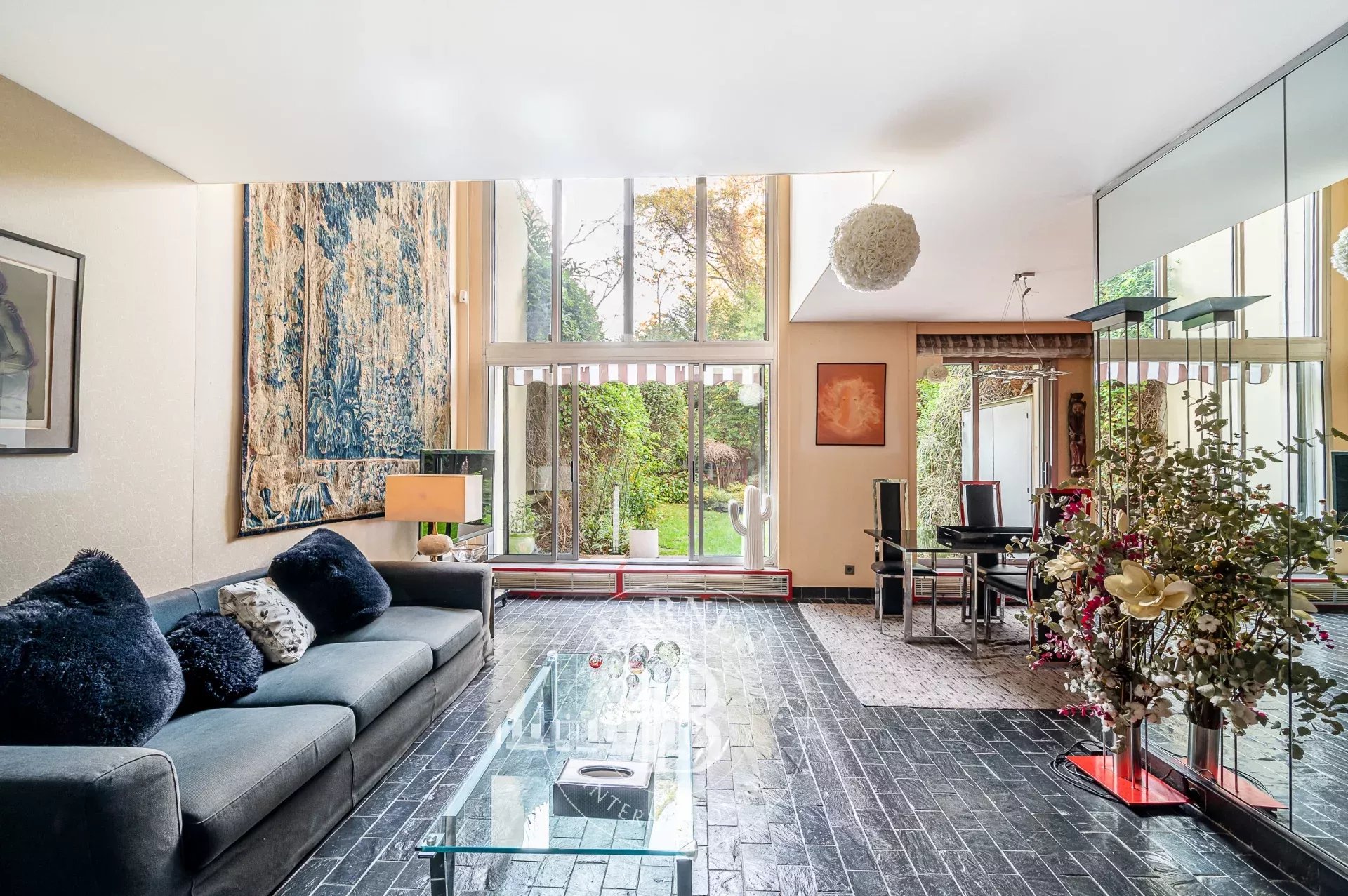 Neuilly - Pasteur - 3-bedroom duplex - Garden.