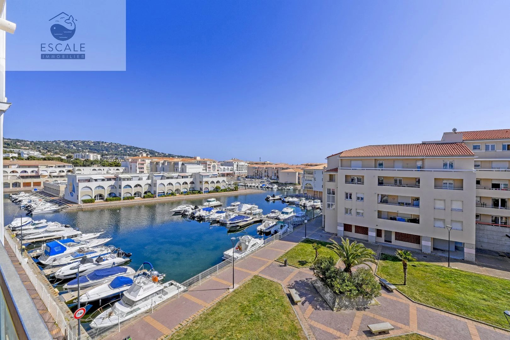 VENTE TYPE 2 CABINE + PARKING VUE MARINA AUX QUILLES A SETE