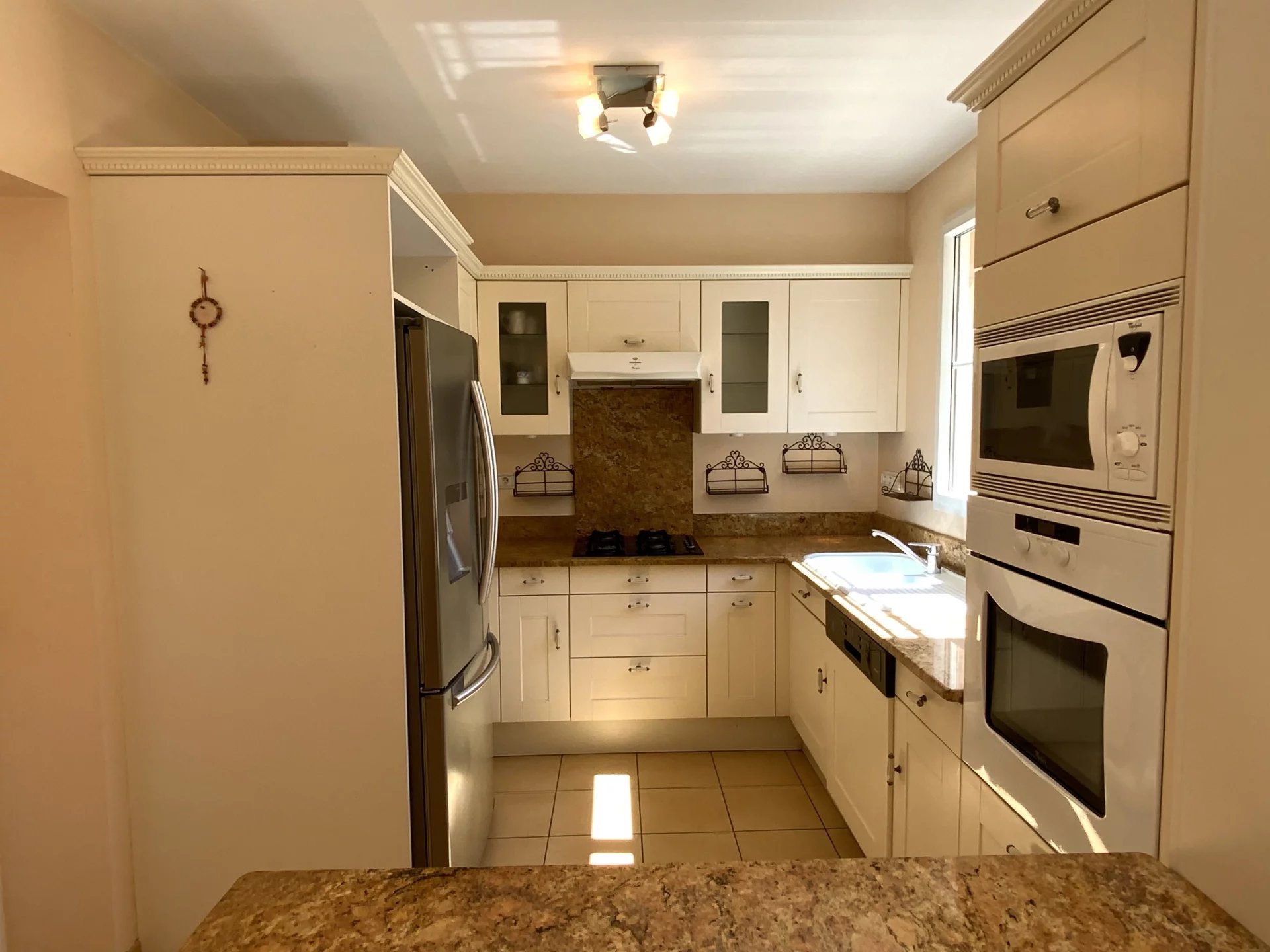 Villa 3 chambres, 3 SdB, jardin, dans résidence piscine - prox. Genève