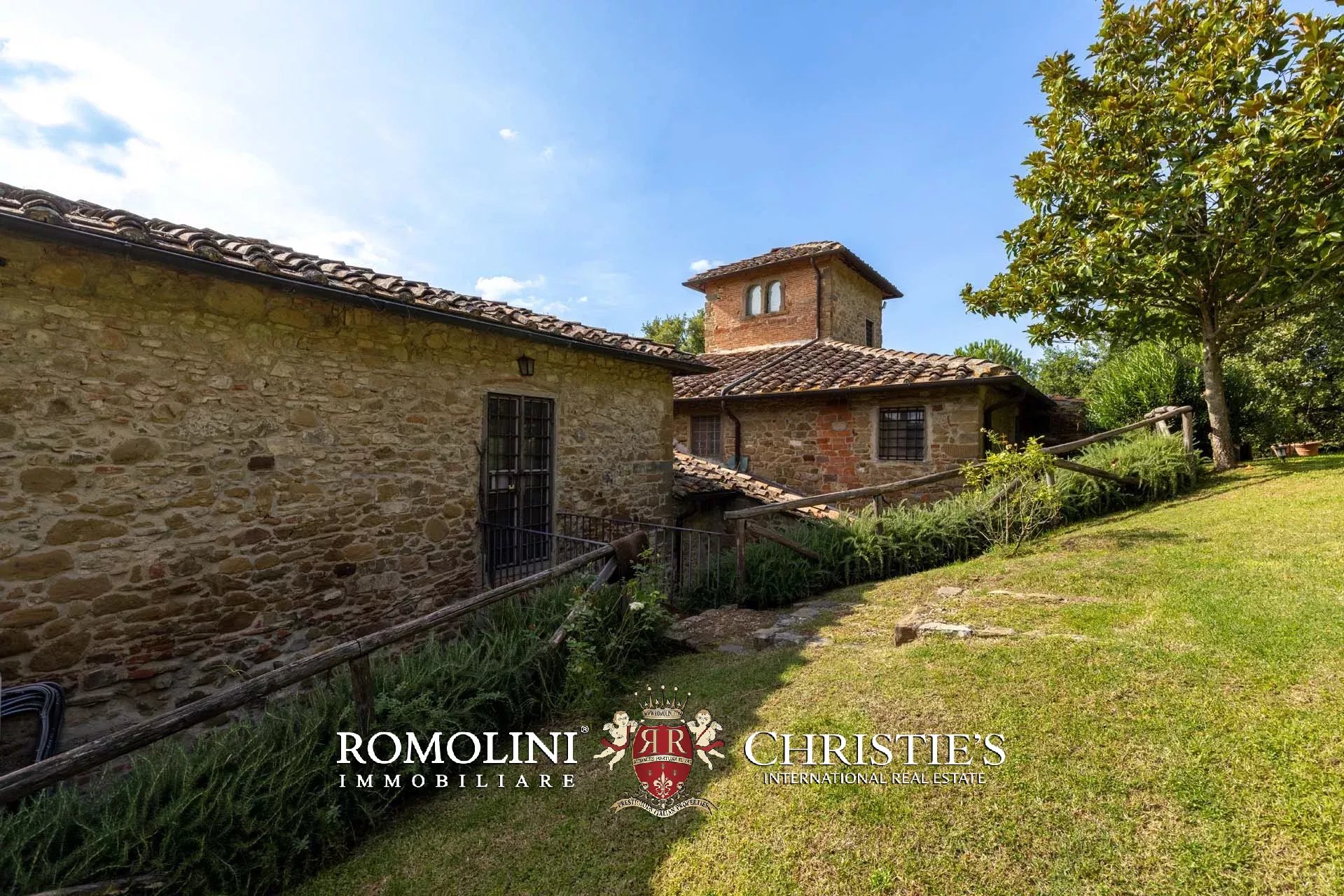 5 Bedroom Vineyard's Image 10