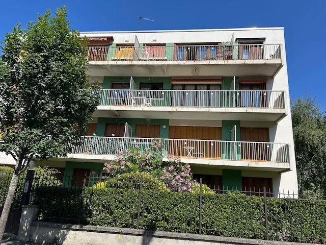 STUDIO TERRASSE DERNIER ETAGE