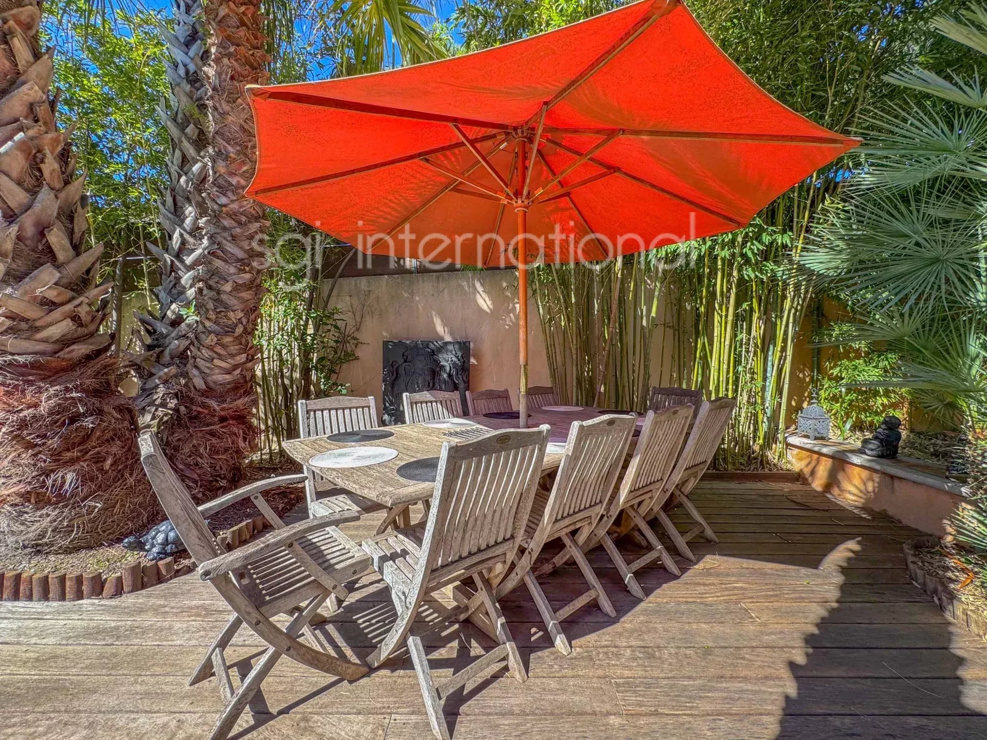 Sainte-Maxime: magnificent villa 1.5km from the town center.