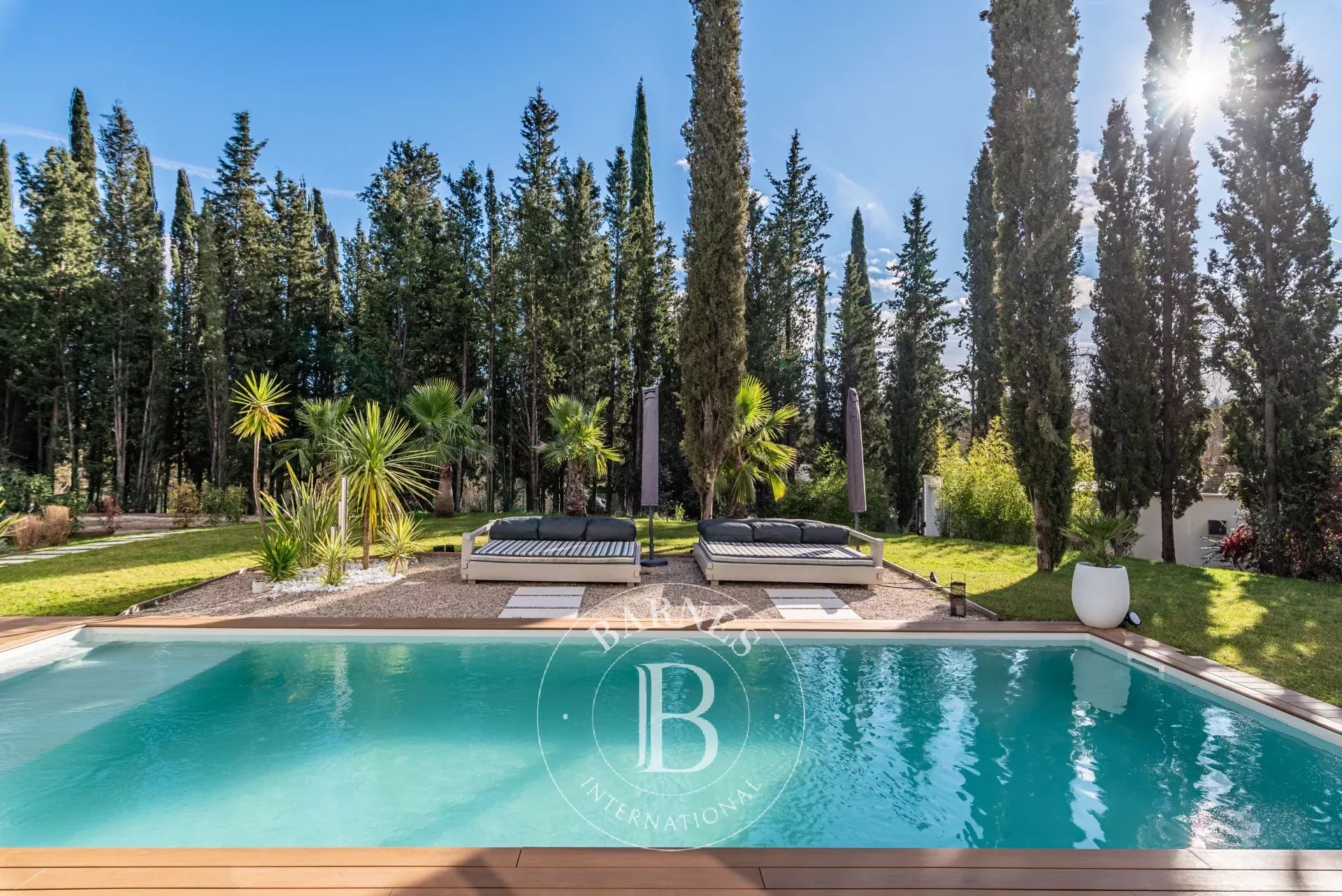 5 min from Valbonne - Contemporary villa in a peaceful environment