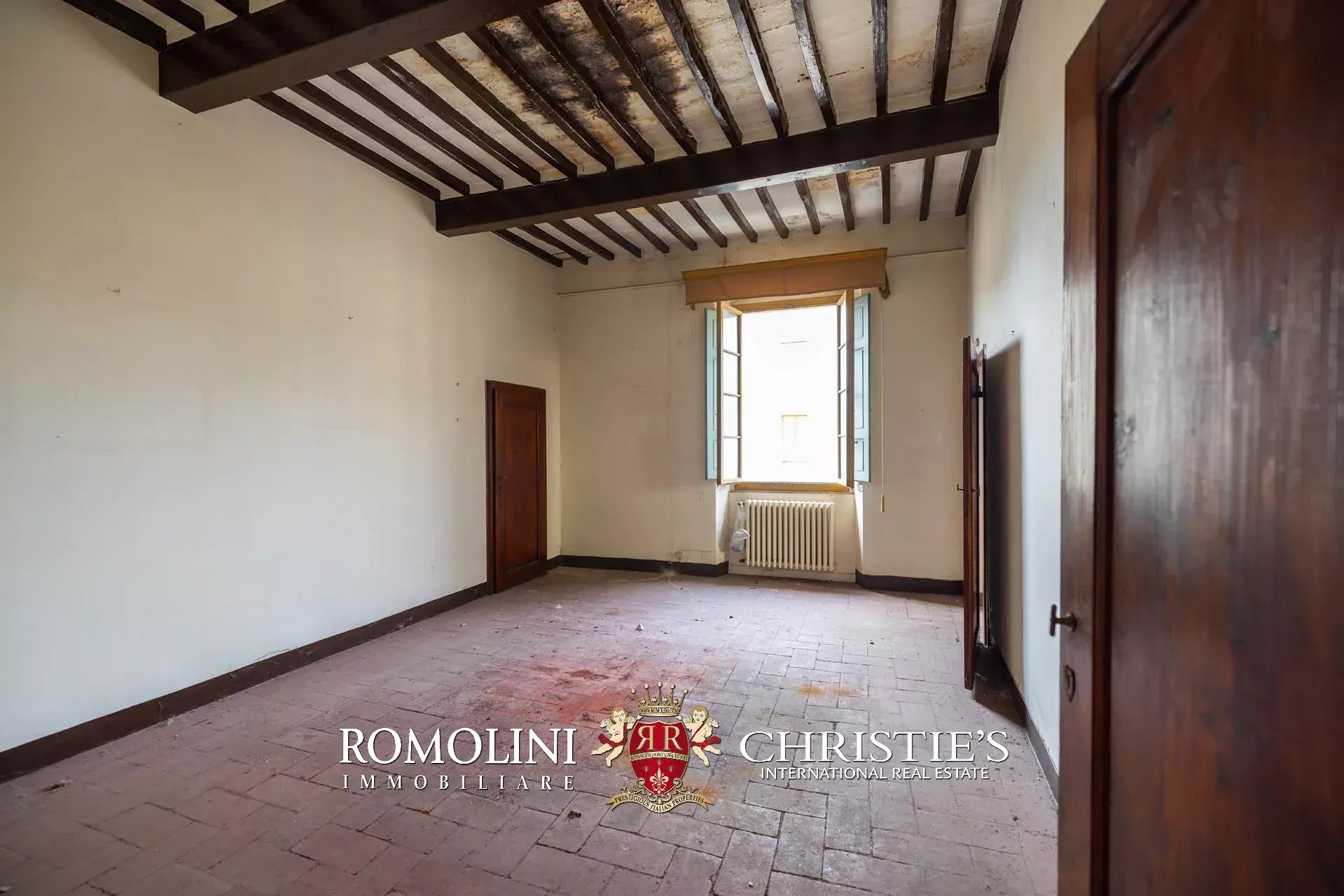 8 Bedroom Villa/Townhouse's Image 30