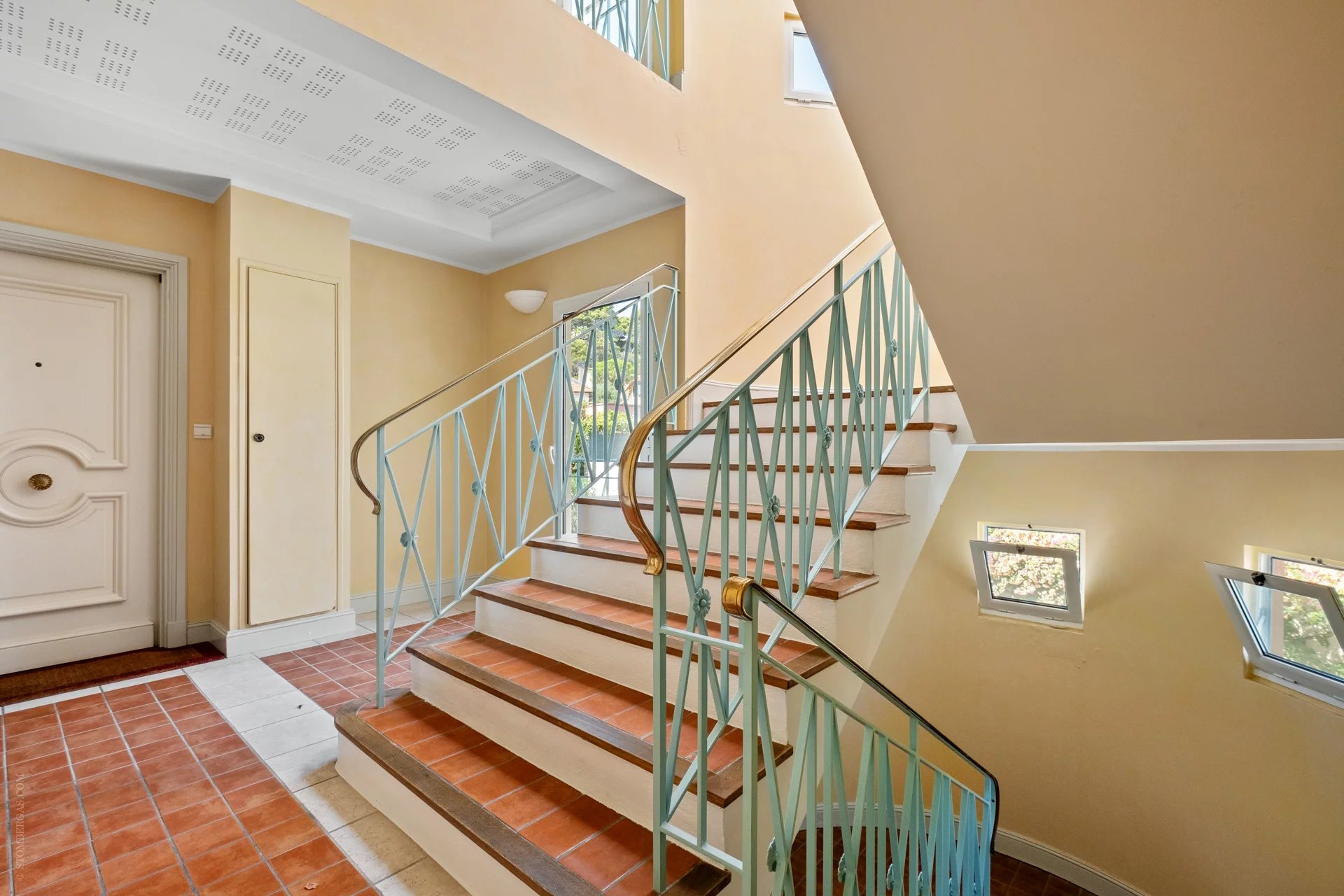 Exclusive in Saint-Jean-Cap-Ferrat: 1-bedroom apartment with terrace and garage, peace under the sun!